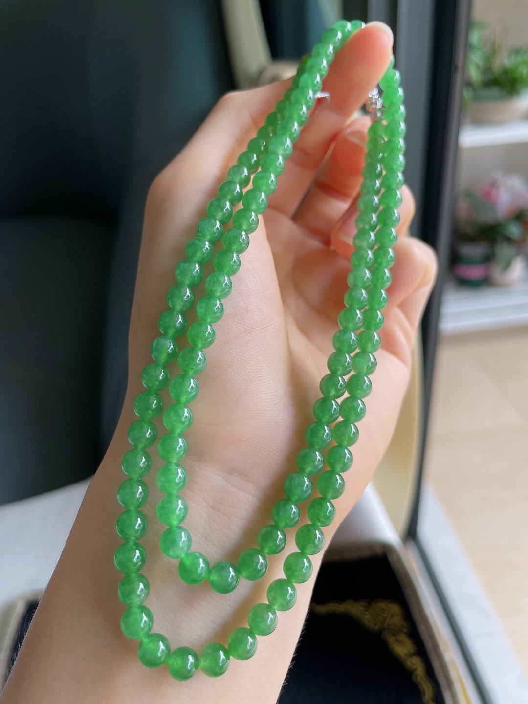 ️，缅甸天然翡翠A货，冰满绿珠链，尺寸：5.5mm108颗。【编4562】