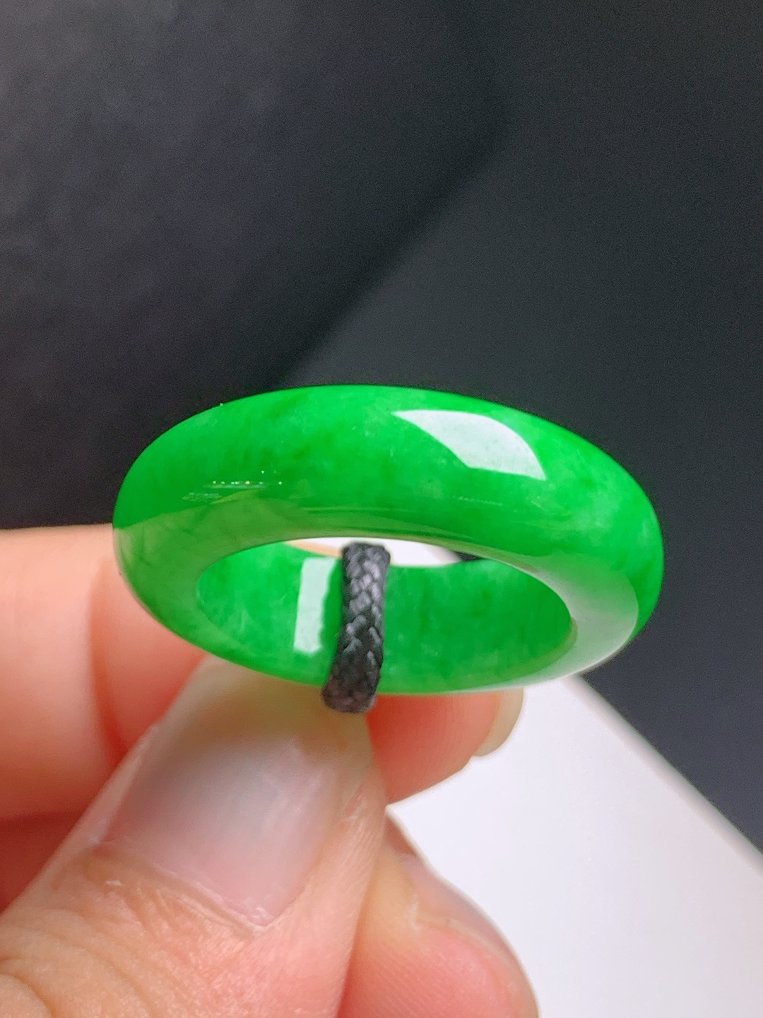 辣绿指环，色浓艳美，版型厚实，贵气百搭