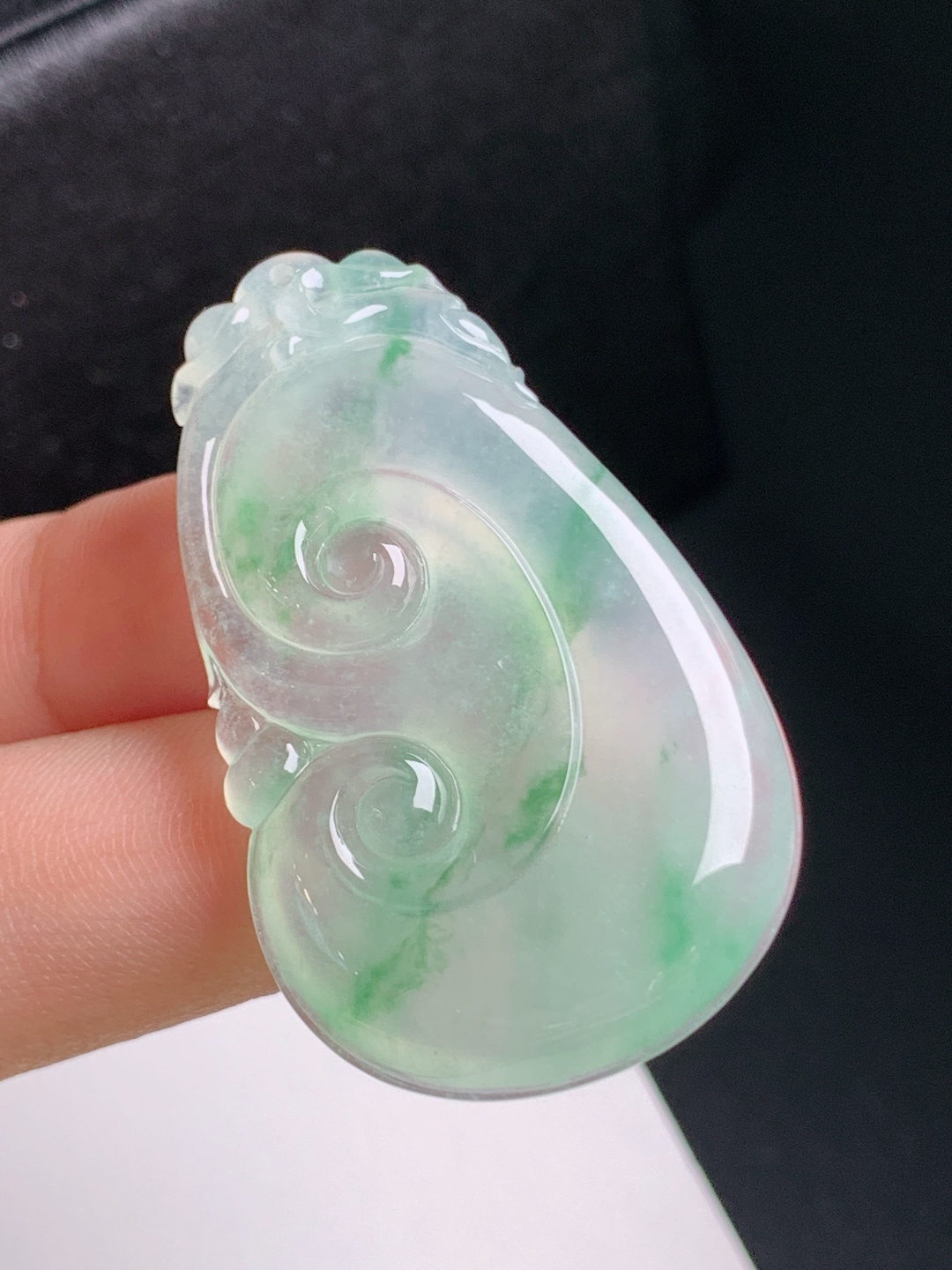 冰种飘绿如意，种老起光，线条流畅，万事顺遂，裸石45-27.6-5.9