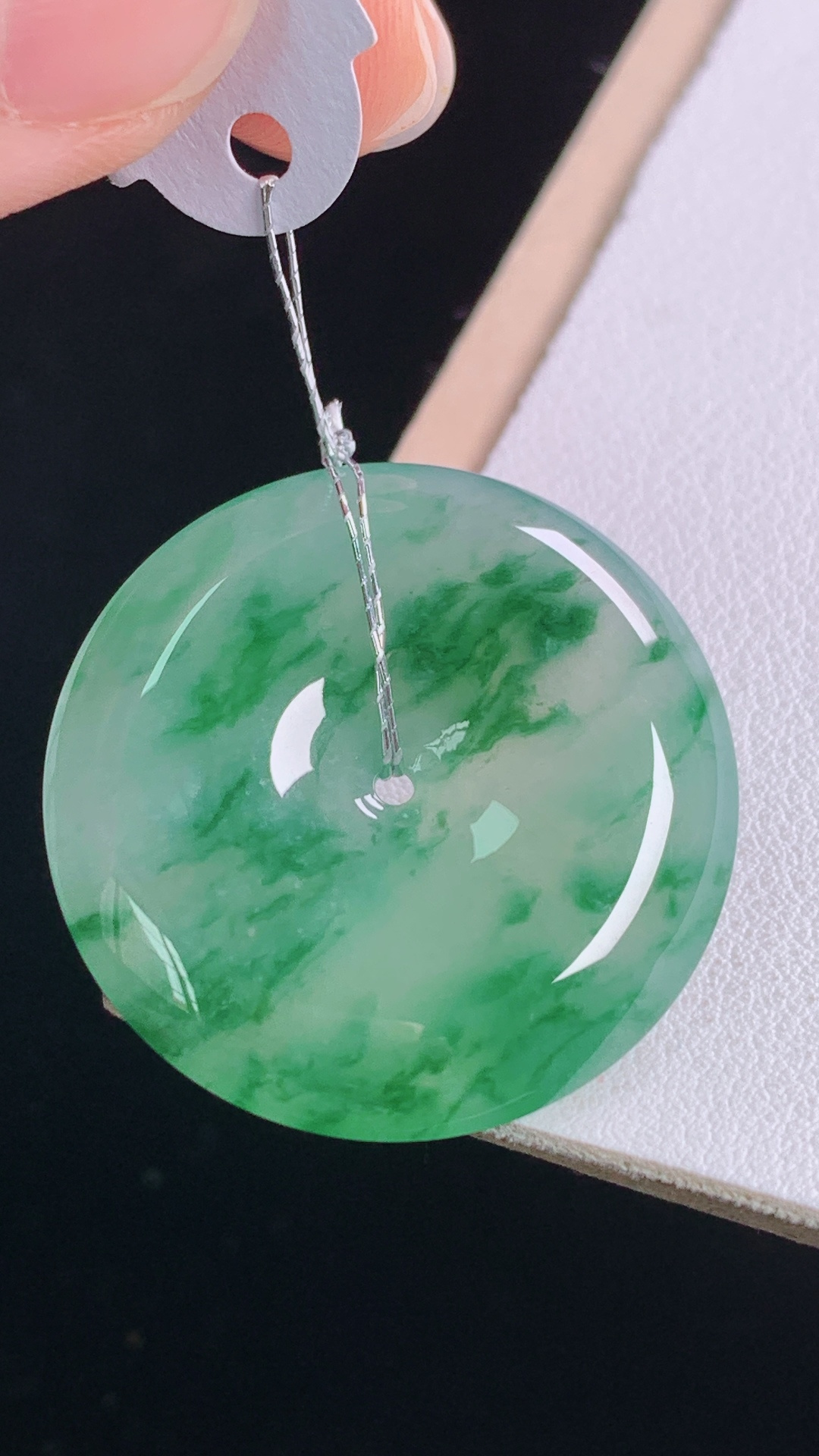 冰晴飘花平安扣，种色兼备，花色灵动，无裂，尺寸30.9-6.1mm