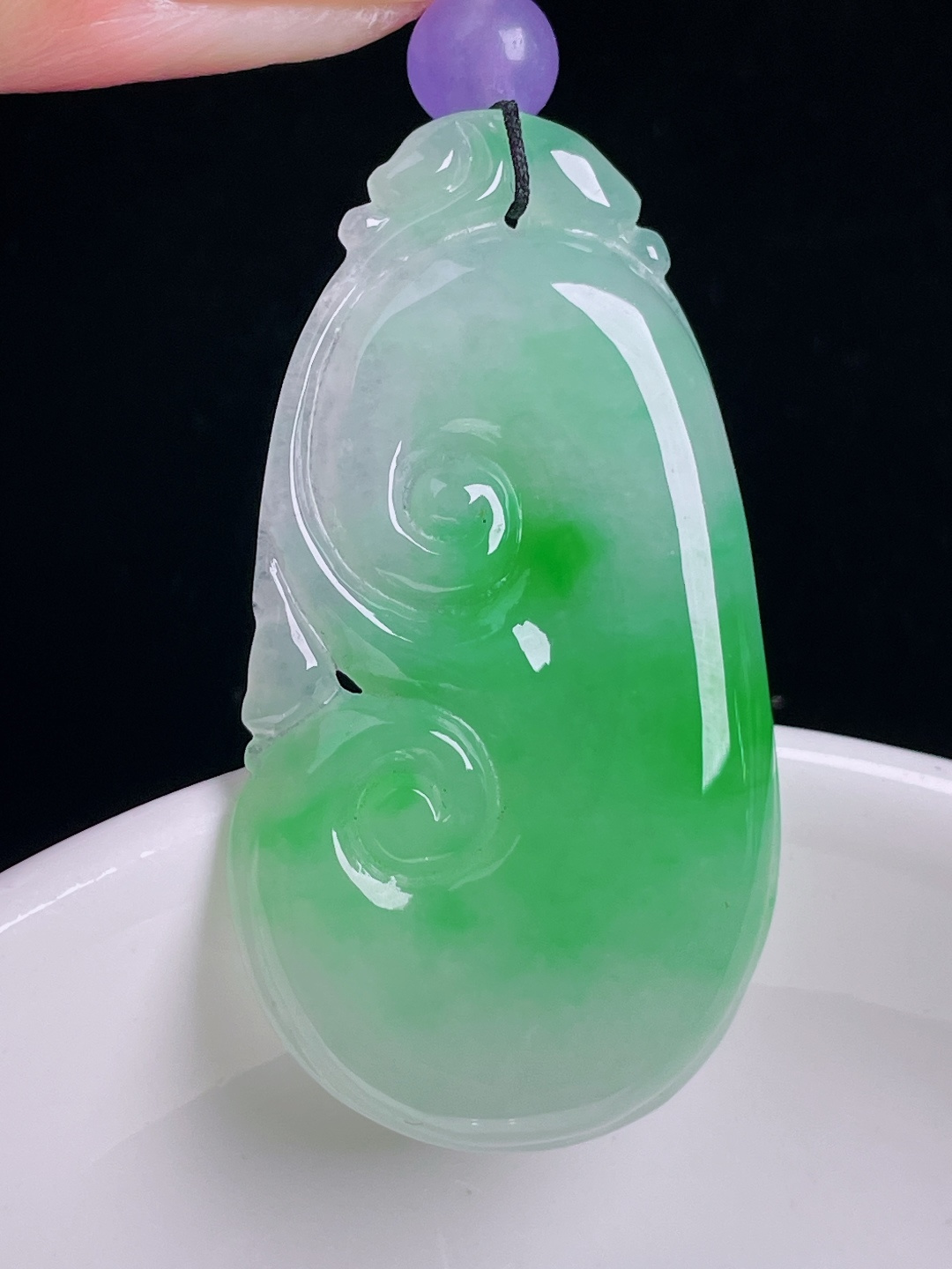 ️辣绿如意，老种起光，细底通透，尺寸：43.4/23.7/5.5mm0902