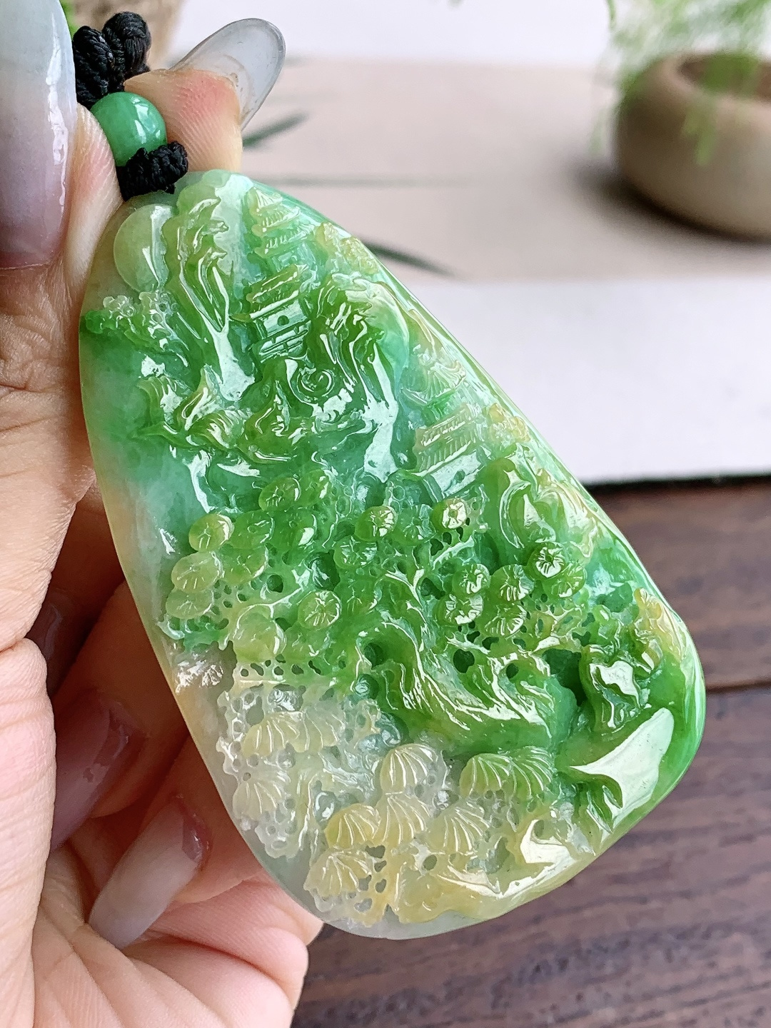 糯冰黄加绿大山水牌吊坠,缅料,性比高,双面雕,超厚,尺寸70.7-45.7-10,重量61克