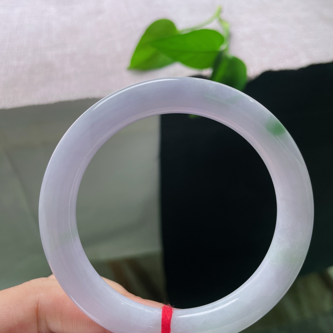 圆条，一点皮纹，细腻温润，淡紫基调，紫绿相融温柔雅致，自带春日朦胧浪漫感，温婉又富有诗意。ss57874a