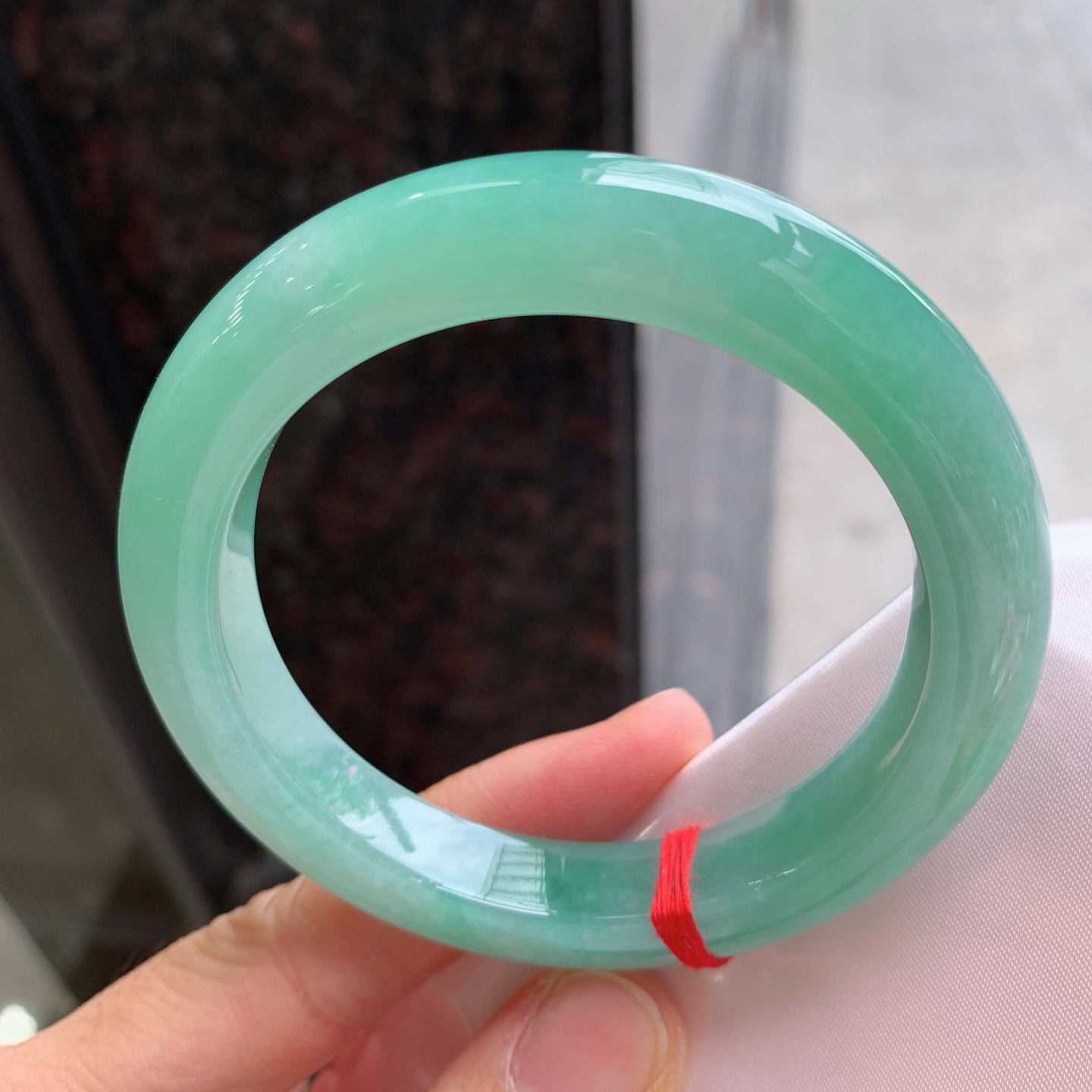 正圈飘绿，无裂，细腻