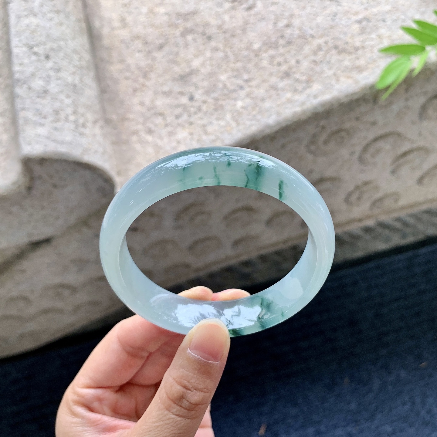 正圈57 58，圈口58/14.7/7.3，编码DMQ090346，糯冰飘花，水润，种老，细腻，打灯有絮线