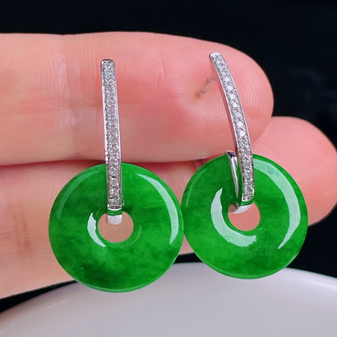辣绿耳坠，18k镶嵌，老种起光，细底通透，尺寸：裸石15/2.9mm0902