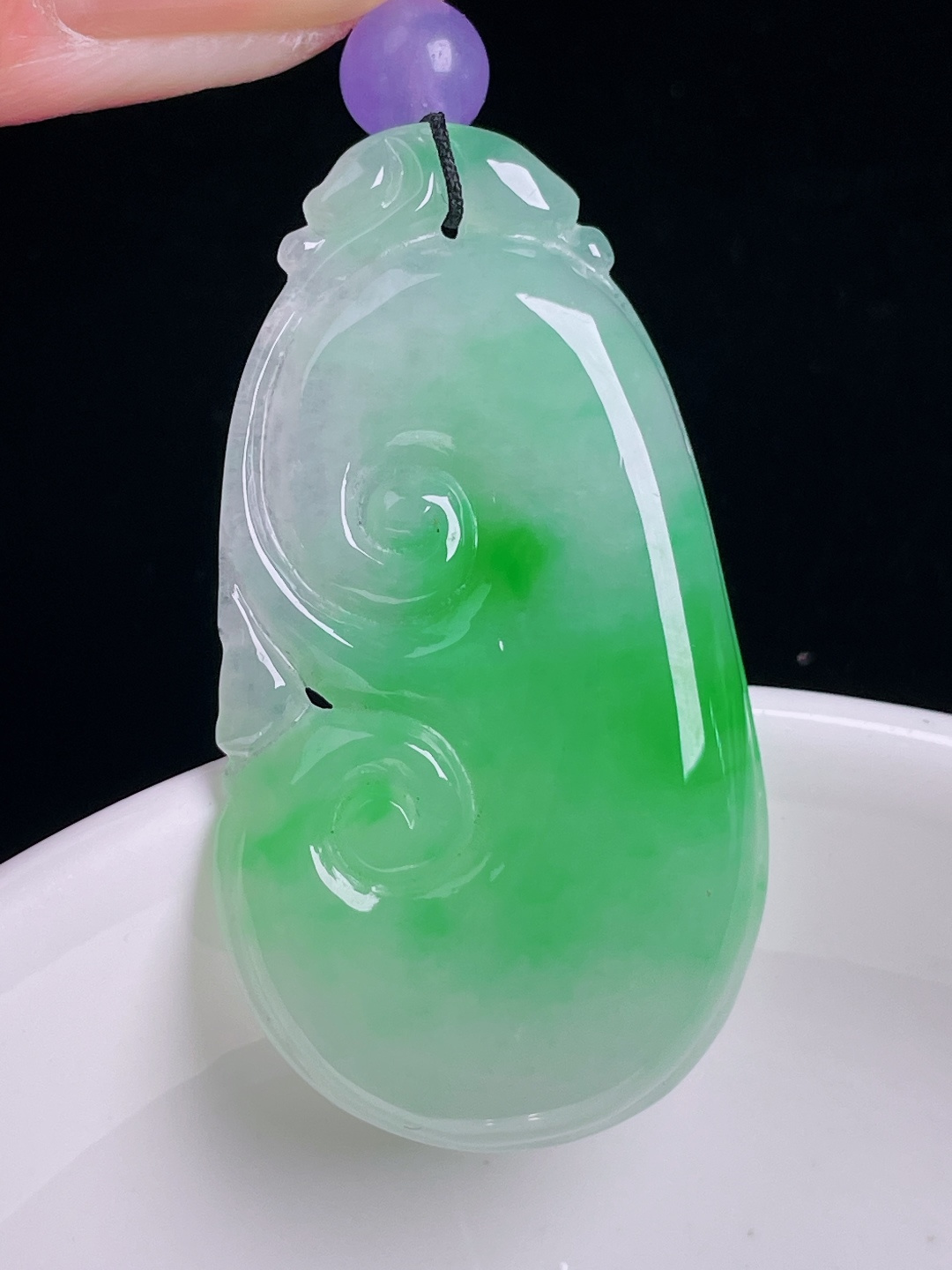 ️辣绿如意，老种起光，细底通透，尺寸：43.4/23.7/5.5mm0902