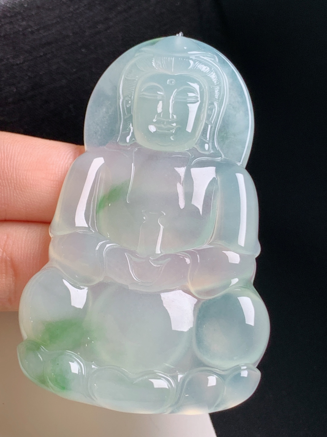 冰种飘绿观音，冰透起胶，雕工端庄，平安纳福