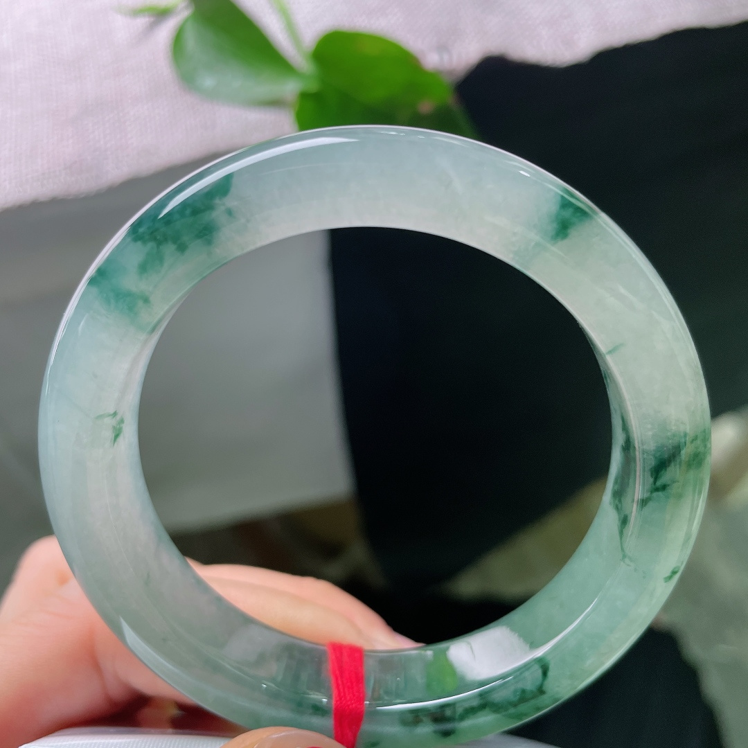 56.9/12.7/9.3，冰飘花正圈，无裂，浓绿飘花如泼墨写意，浓淡层次自然天成，不刻意雕琢，是独