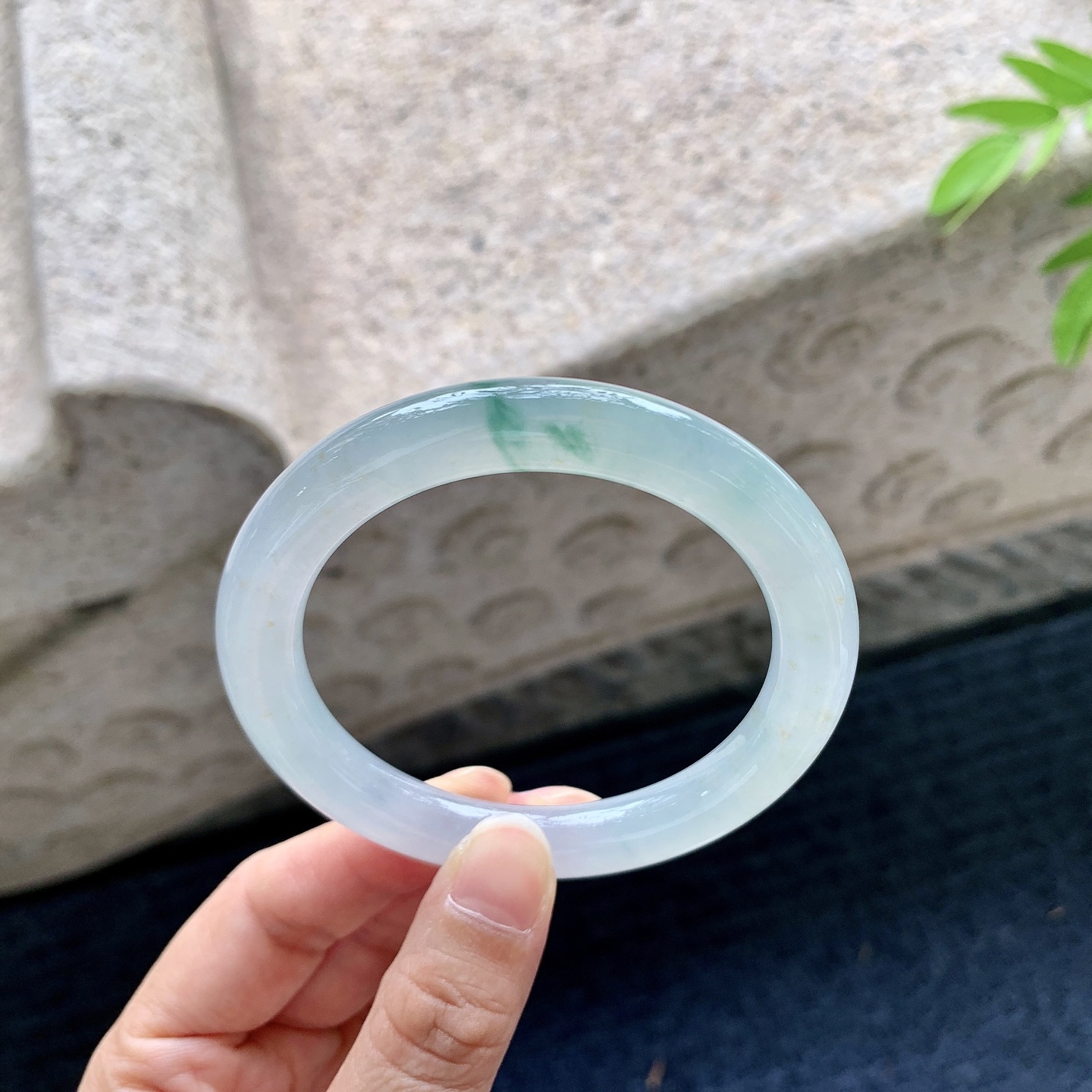 圆条54 55，圈口55.4/9/9.4，编码DZ090301，冰糯飘花，水润，种老，细腻，无裂