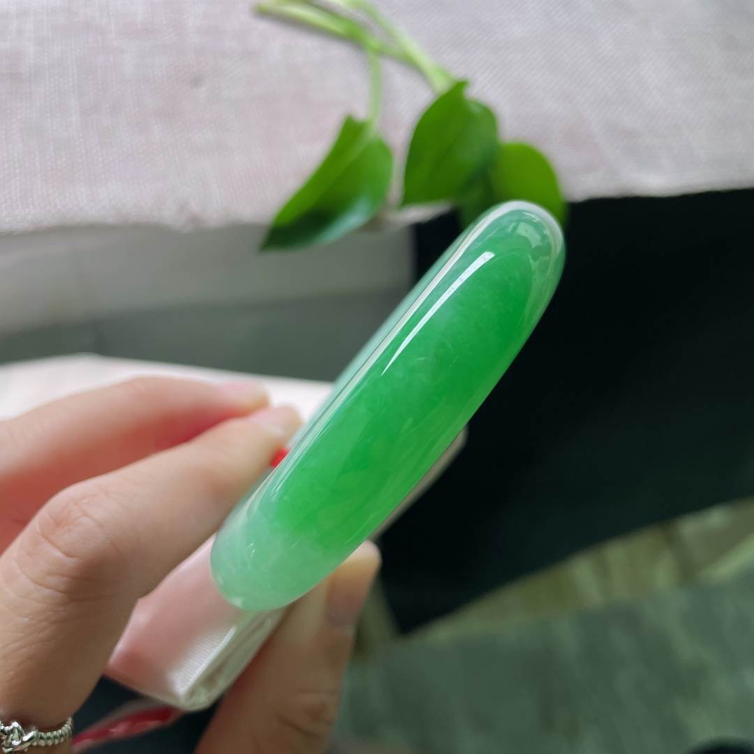 52.8/12.9/8.1，绿底正圈，是大地沉淀的目光，是值得世代珍藏的一眼万年。无裂，洒金，ss58111a