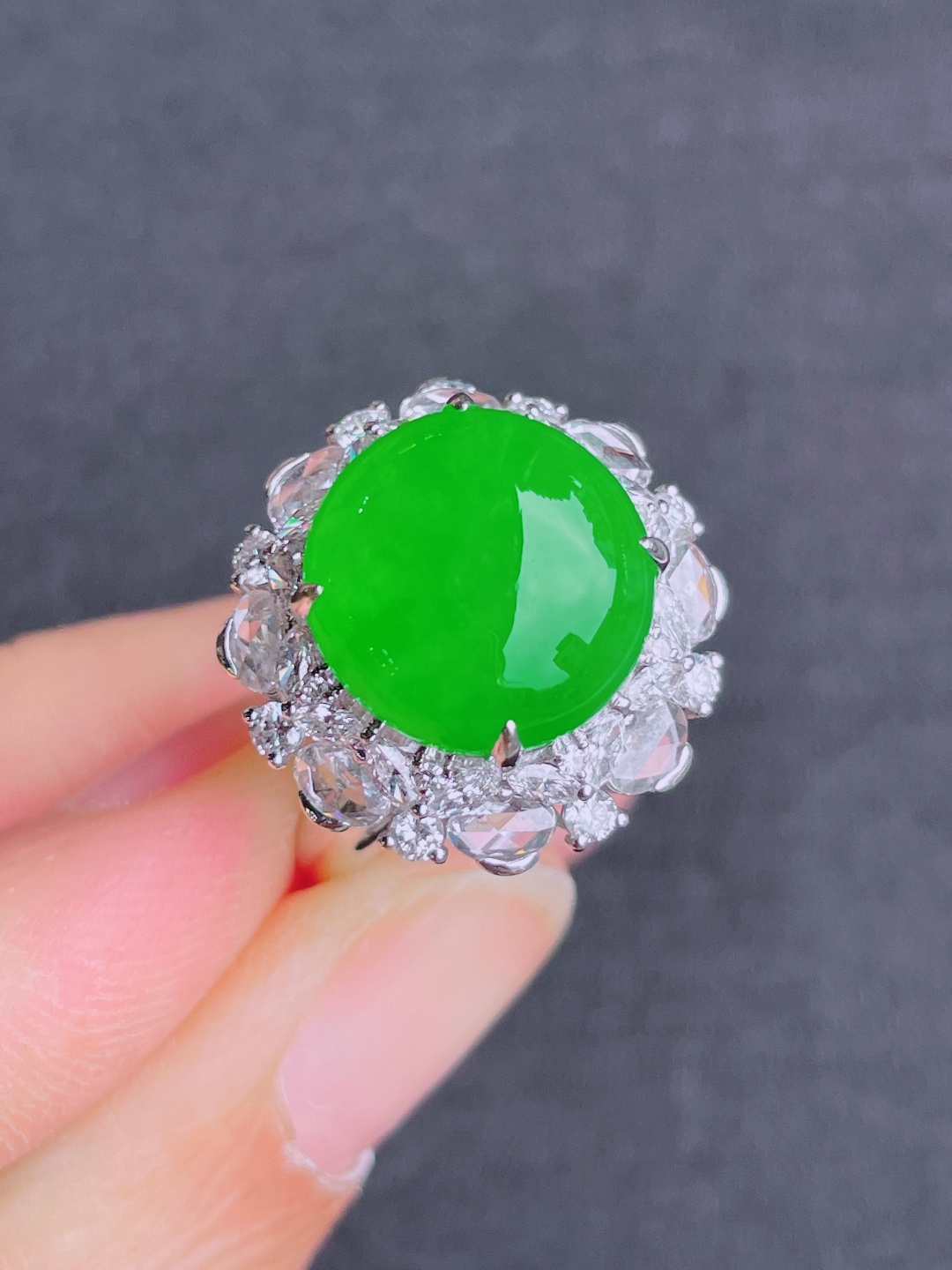 高冰绿蛋面戒指，晶莹剔透，新颖时尚，品相，12.5-5
