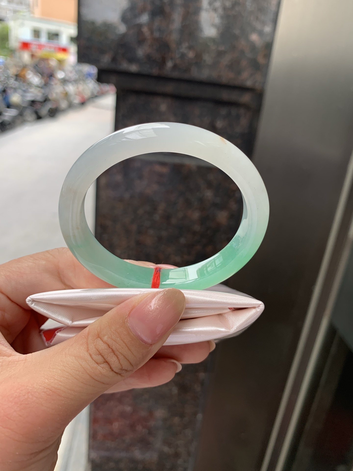 冰绿贵妃,打灯细棉纹,有沙眼微扣