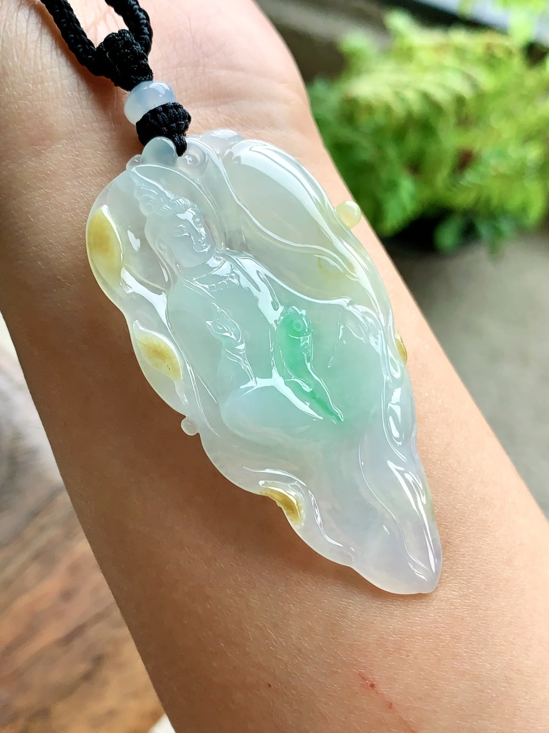冰飘黄翡飘绿花素衣观音牌吊坠，缅料性比高厚装飘花，尺寸66.5-33.7-6，重量22克