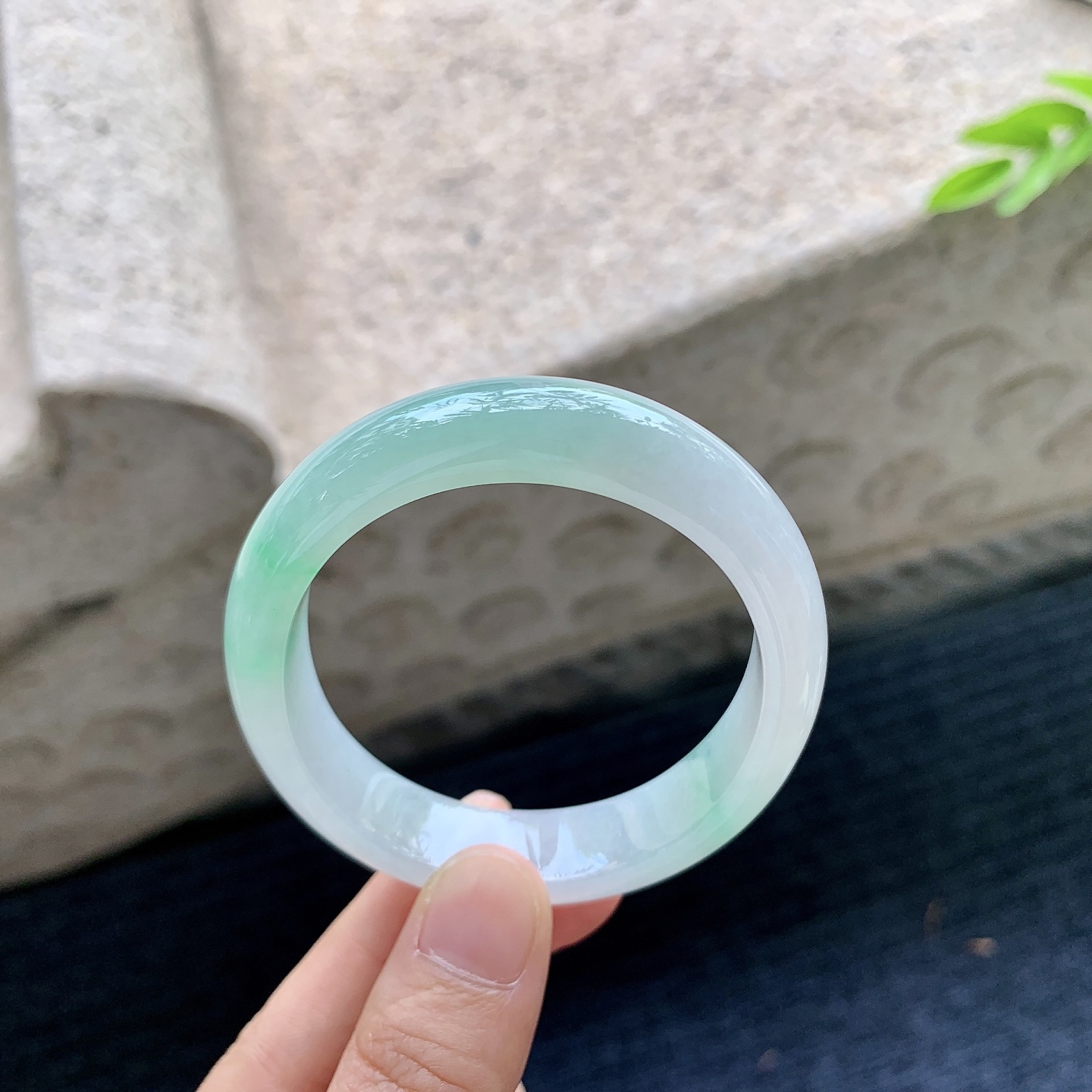贵妃54 55，圈口55.2/48.6/11.5/7.2，编码AD090405，细糯飘绿，水润，种老，细腻，无裂