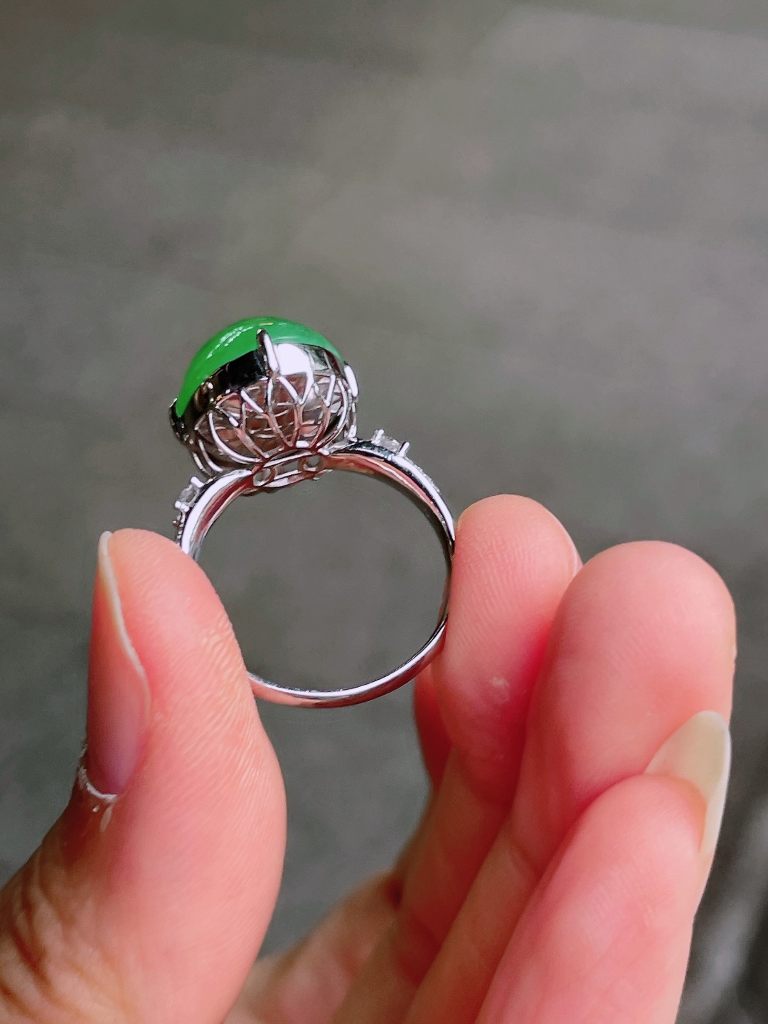 高冰绿蛋面戒指，晶莹剔透，新颖时尚，品相，16/14-6