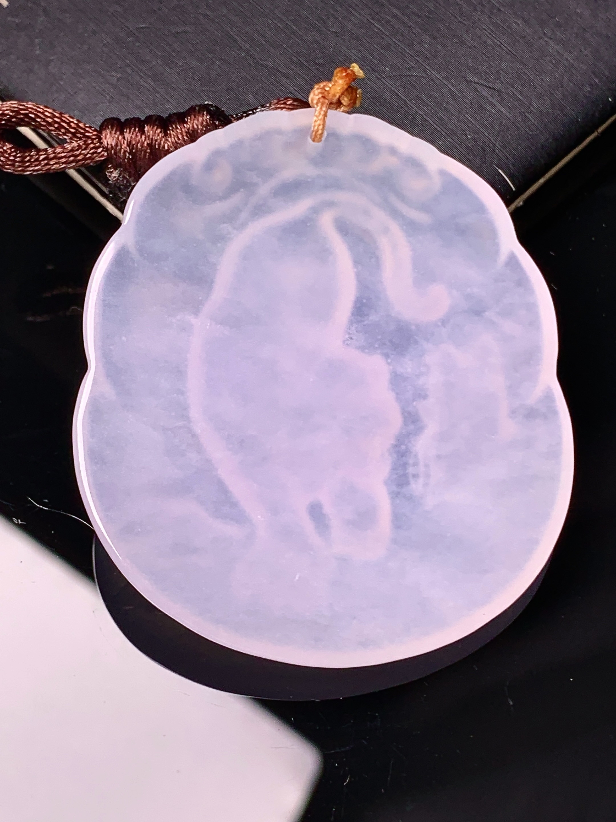 冰种生肖虎吊坠 玉质细腻 色泽艳丽清新 水润亮眼 整体尺寸47.5*41.3*6.2
