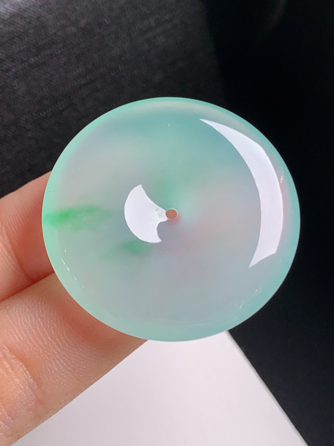 冰种飘绿平安扣，水润起胶，底色清爽，平安顺遂，裸石35.2-5.8