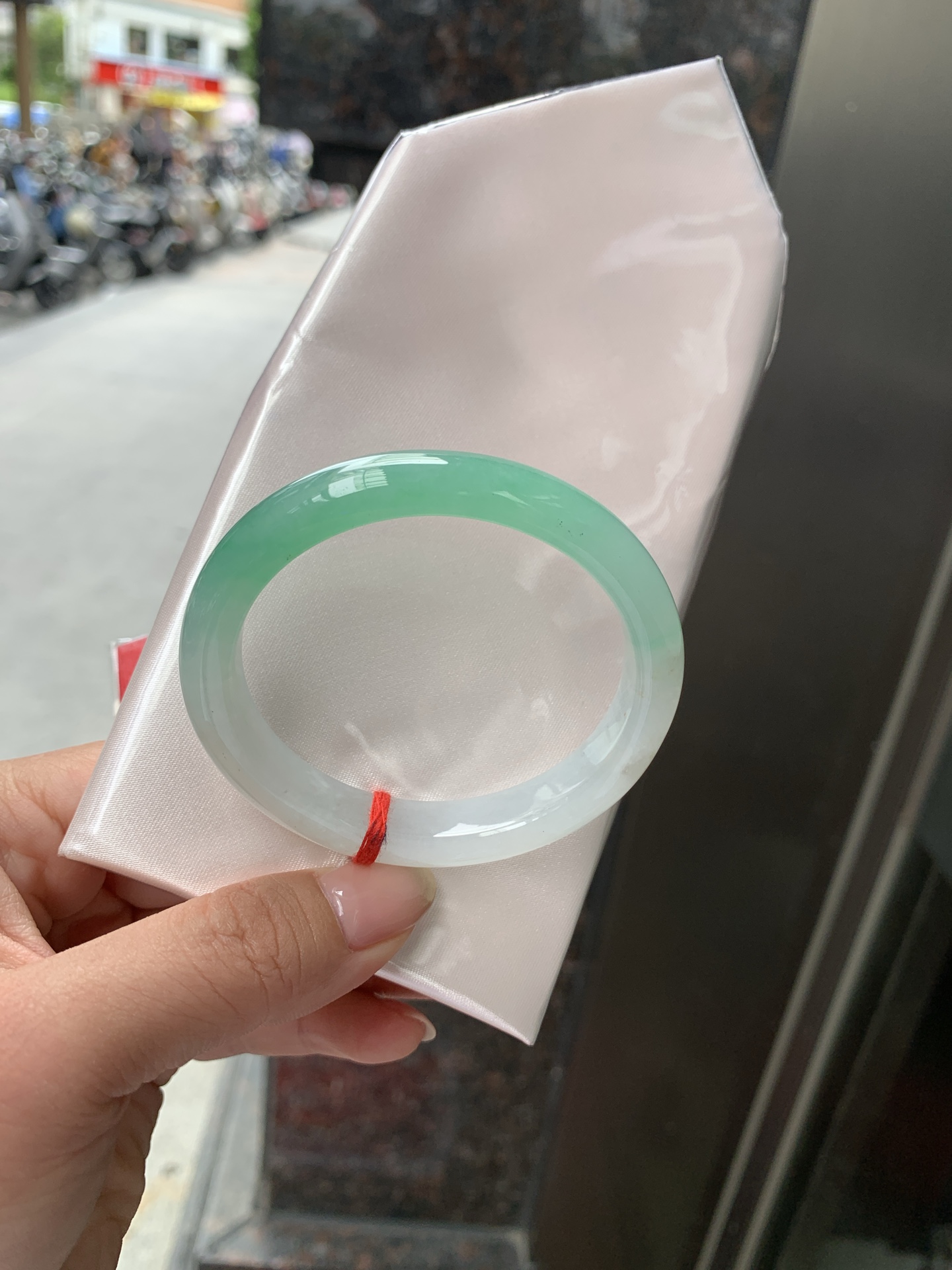 冰绿贵妃,打灯细棉纹,有沙眼微扣