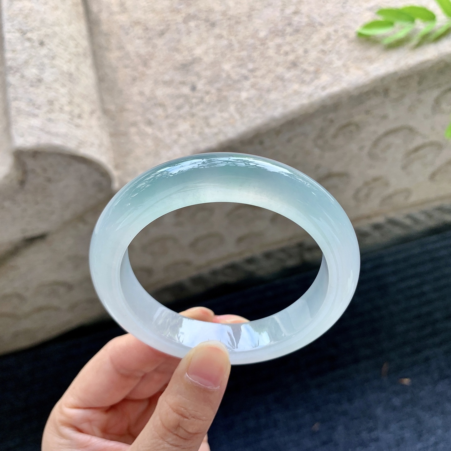 正圈56 57，圈口57.2/13.1/9.2，编码G9090445，描述冰晴蓝，清透，水润，种老，细腻，无裂。