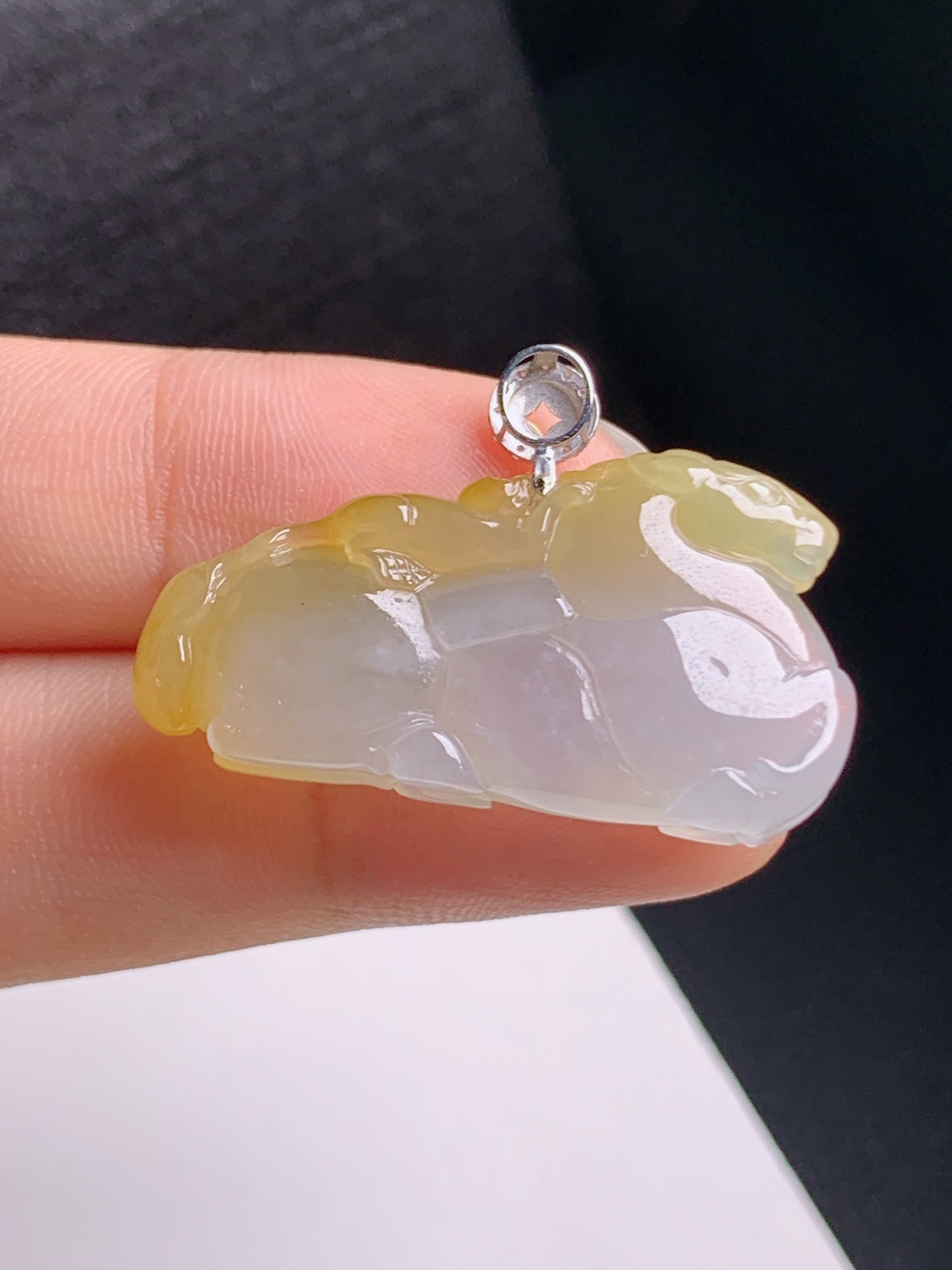 黄翡唐马吊坠，水润通透，雕工立体，马到功成，裸石18.3-33.8-7.922.6，083108