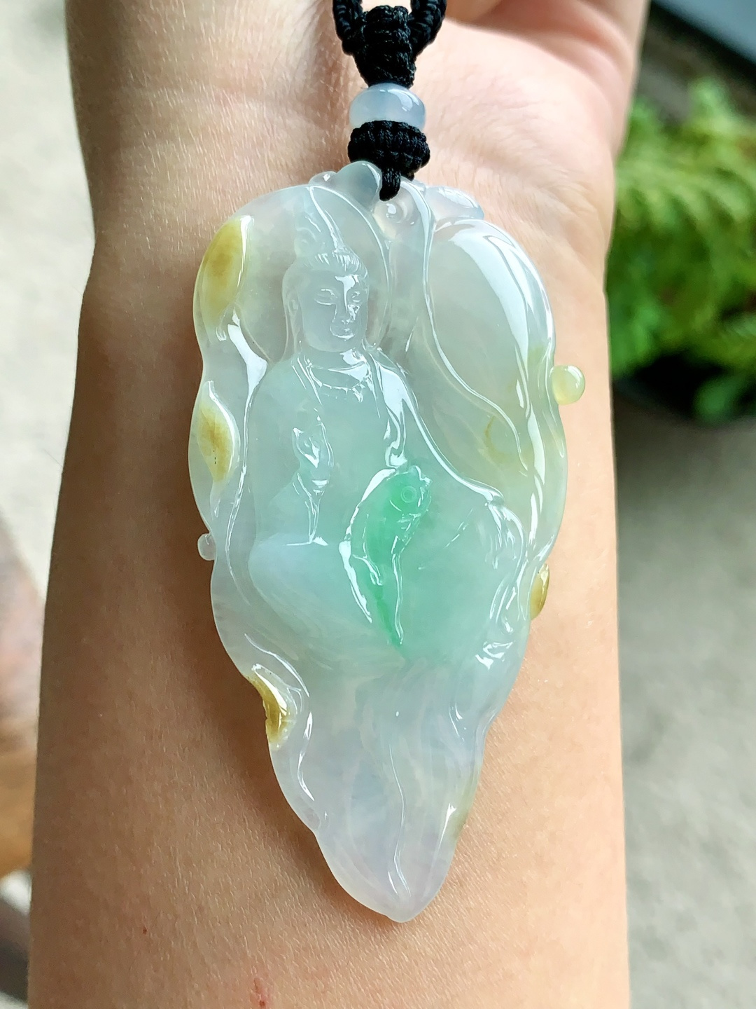冰飘黄翡飘绿花素衣观音牌吊坠，缅料性比高厚装飘花，尺寸66.5-33.7-6，重量22克