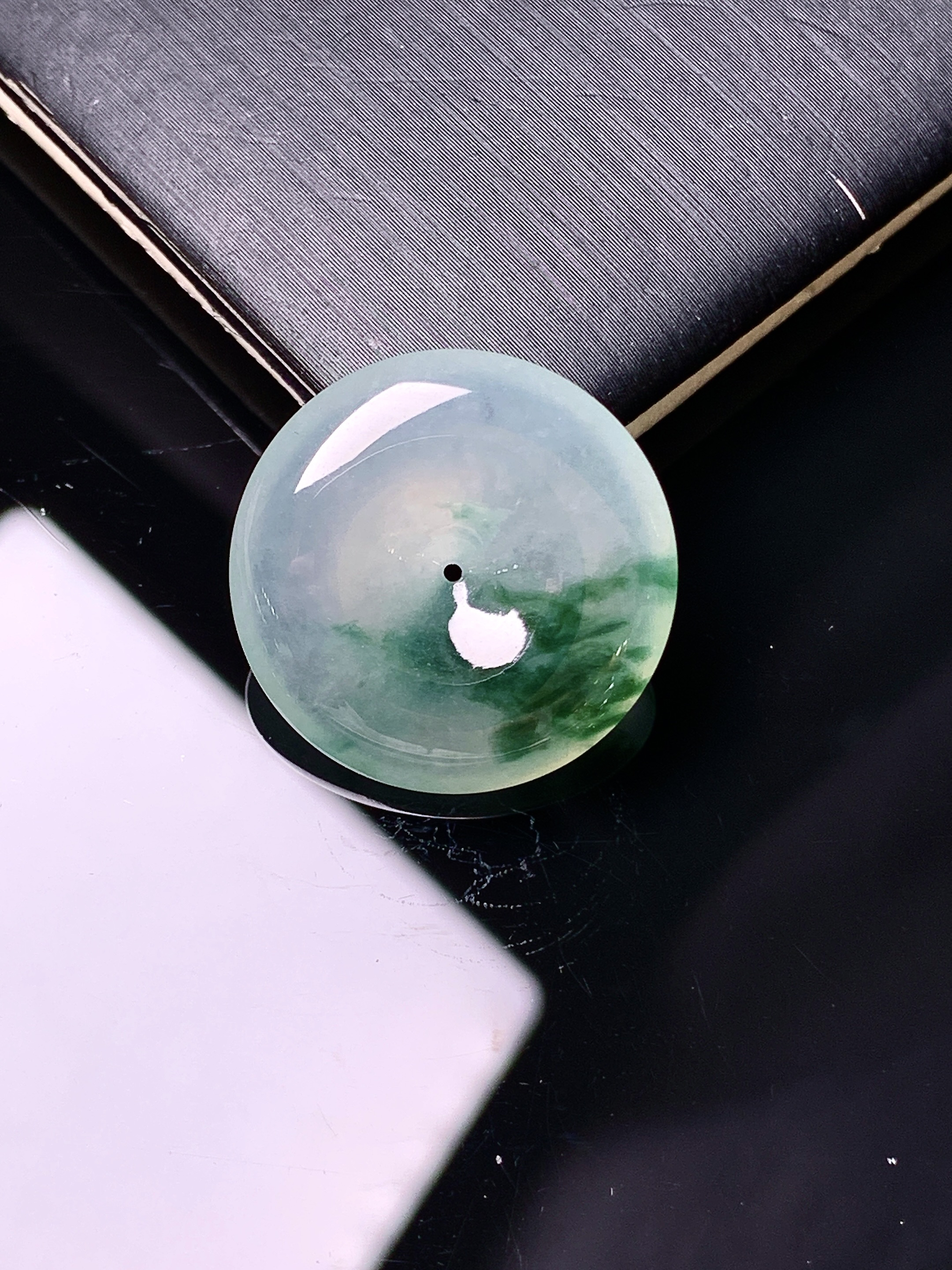 飘绿平安扣吊坠 玉质细腻 色泽艳丽清新 水润亮眼 整体尺寸20.3*4.8 e1
