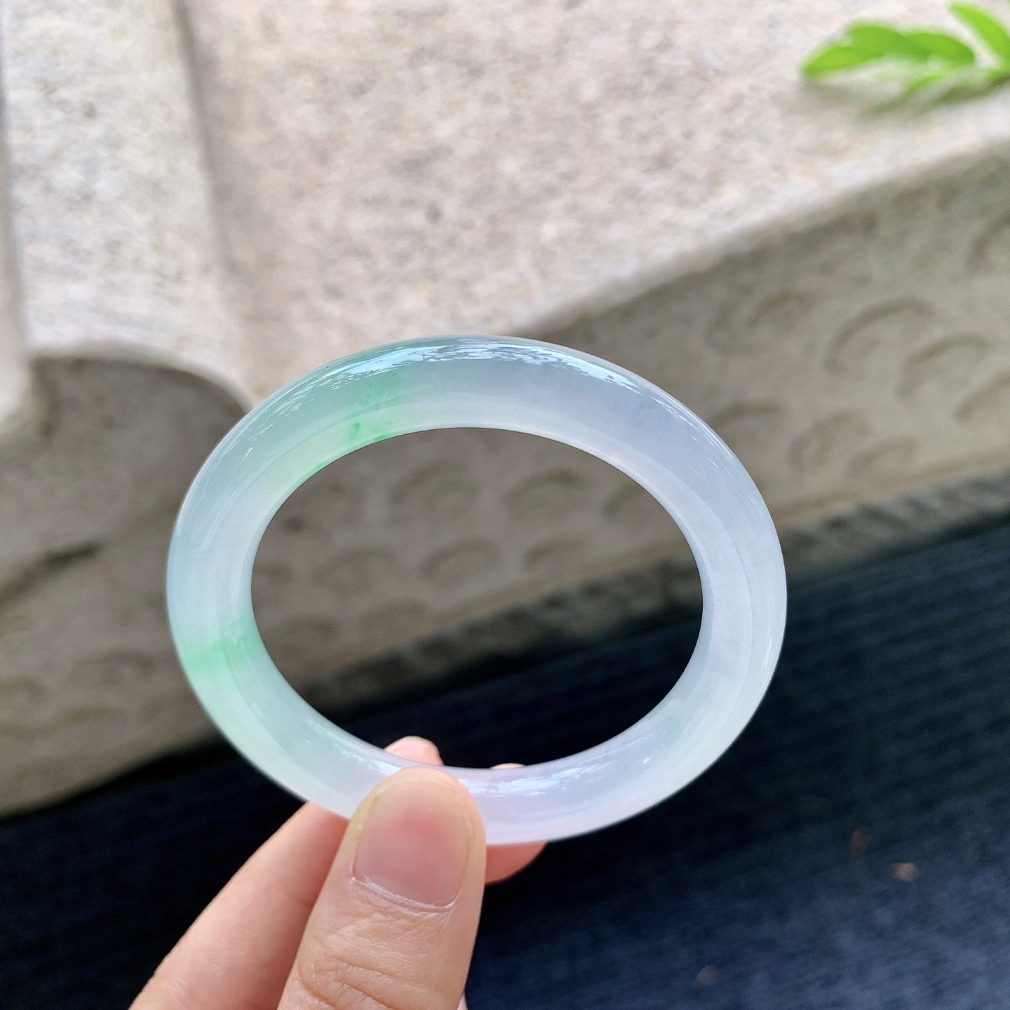 圆条48 49，圈口49.5/9/8.5，编码N2090423，冰飘绿，清透，水润，种老，细腻，打灯有棉絮