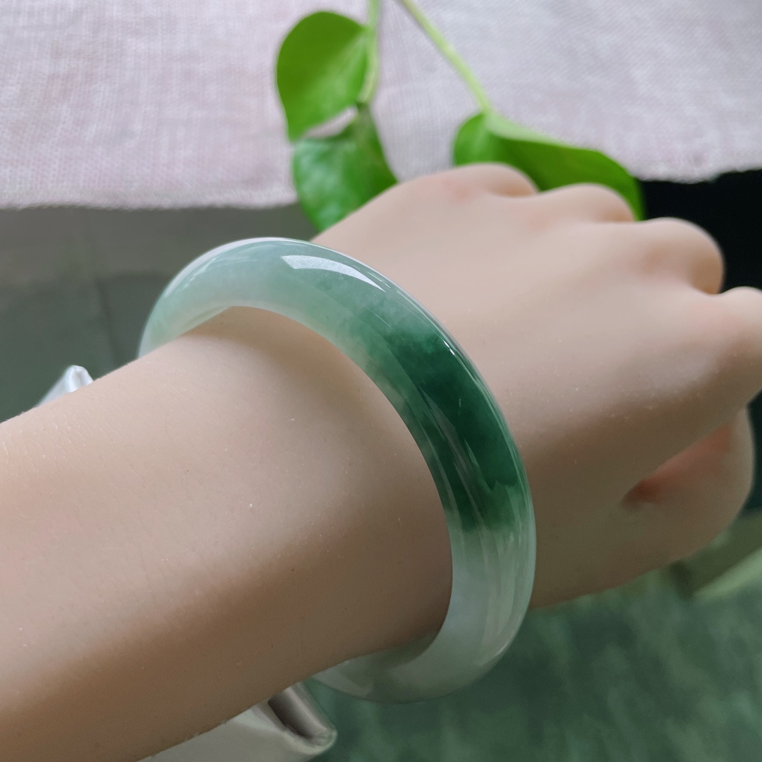 油绿正圈，青白瓷系，水头好，种老，古典婉约，皮纹，ss58141a