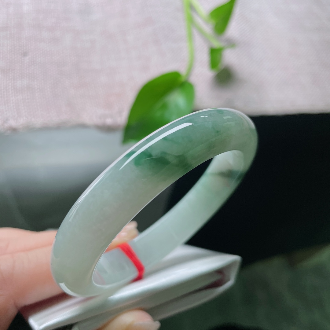 55.8/12/8.3飘花正圈，如江南湖水，点点飘花似水中浮萍，腕间一转便是半幅水墨丹青。色纹，ss58179a