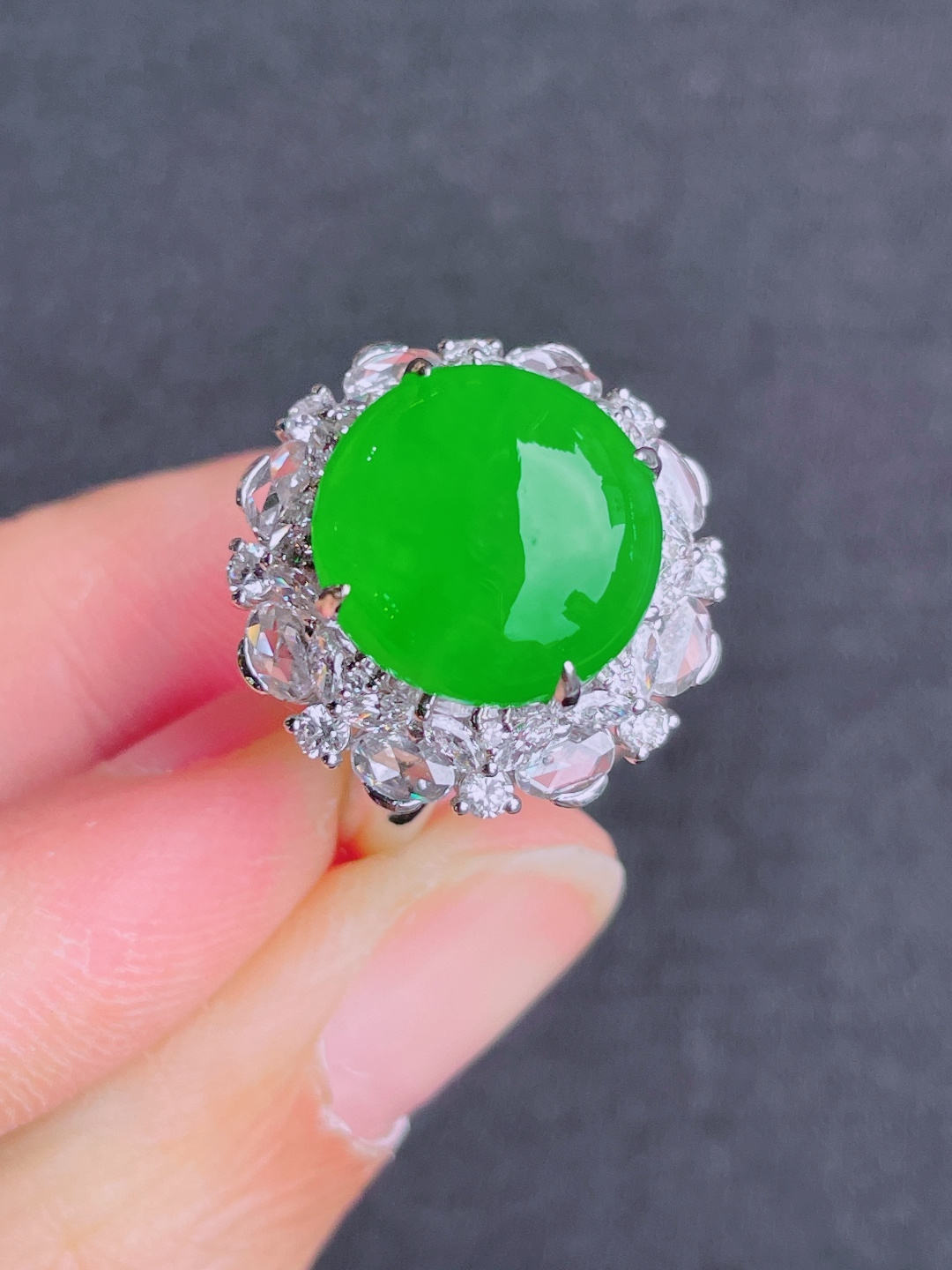 高冰绿蛋面戒指，晶莹剔透，新颖时尚，品相，12.5-5