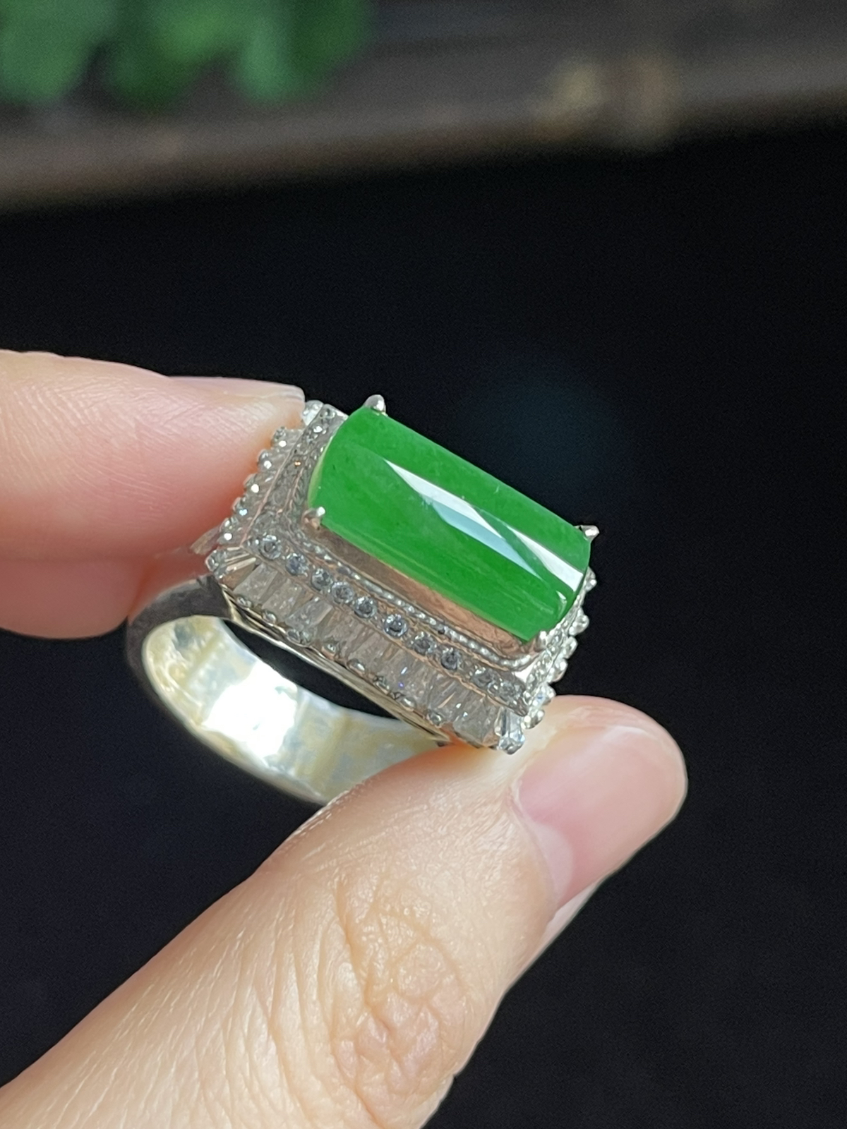 翡翠马鞍形蛋面