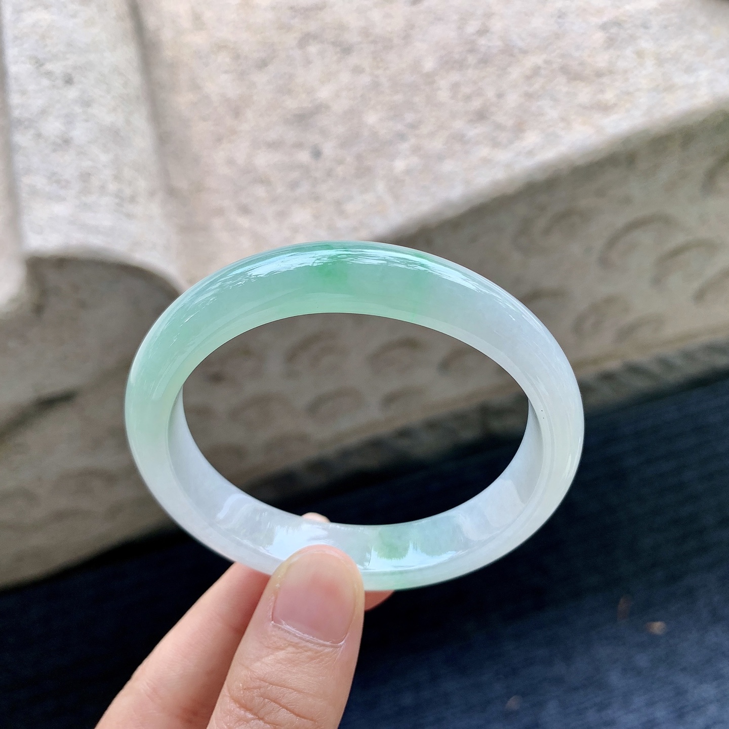 贵妃54 55，圈口55.2/48.6/11.5/7.2，编码AD090405，细糯飘绿，水润，种老，细腻，无裂