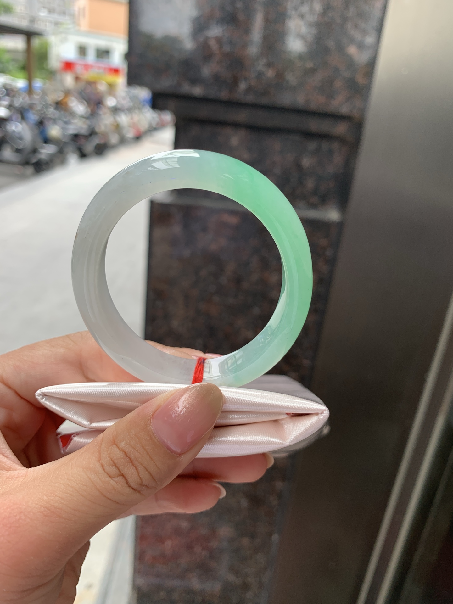 冰绿贵妃,打灯细棉纹,有沙眼微扣