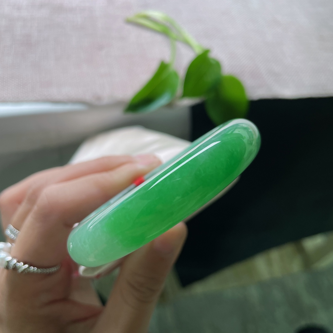 52.8/12.9/8.1，绿底正圈，是大地沉淀的目光，是值得世代珍藏的一眼万年。无裂，洒金，ss58111a