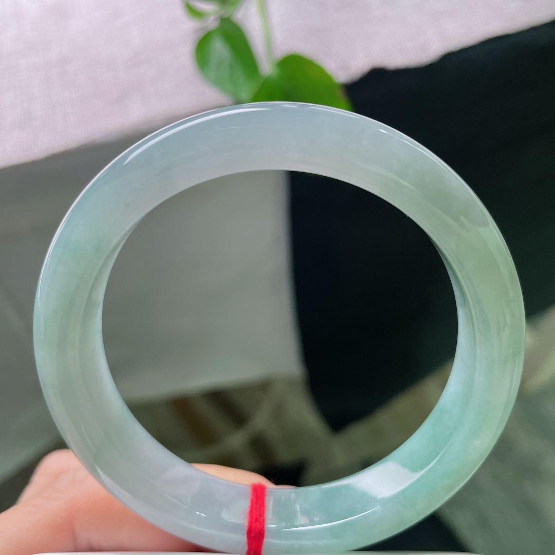 59/11.6/8.0，绿底正圈，无裂，如一潭幽静湖水，气质低调从容，优雅脱俗。ss58207a
