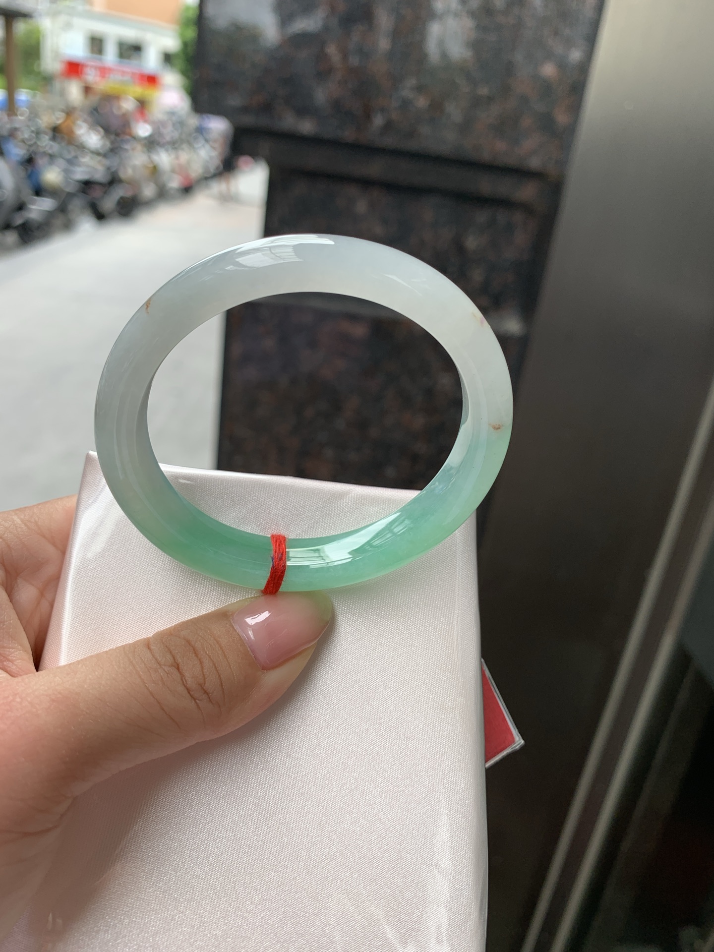 冰绿贵妃,打灯细棉纹,有沙眼微扣
