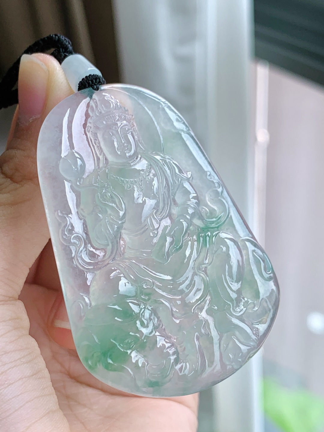 高冰飘绿普贤菩萨牌吊坠,缅料 性比高 通透水润 飘绿花,尺寸61.4-42-5.8,重量31.2克
