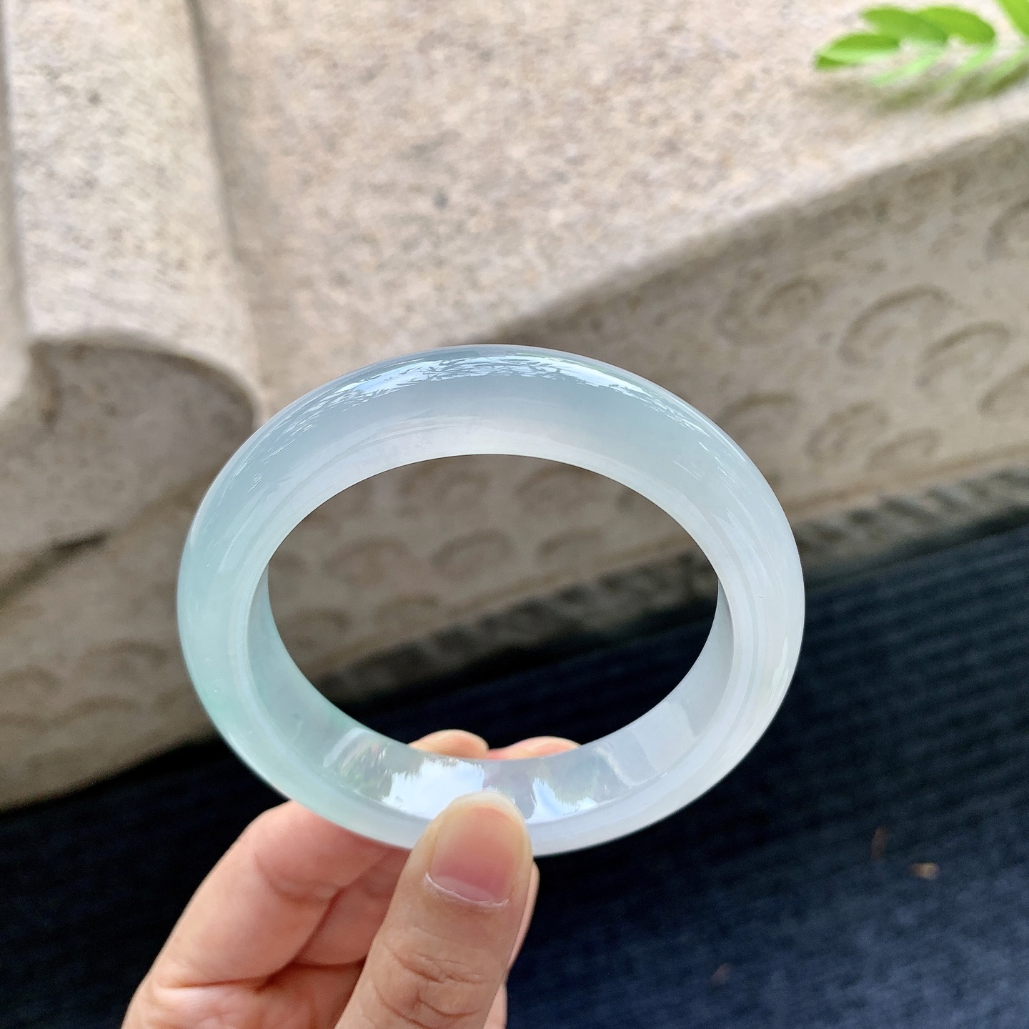 正圈56 57，圈口57.2/13.1/9.2，编码G9090445，描述冰晴蓝，清透，水润，种老，细腻，无裂。