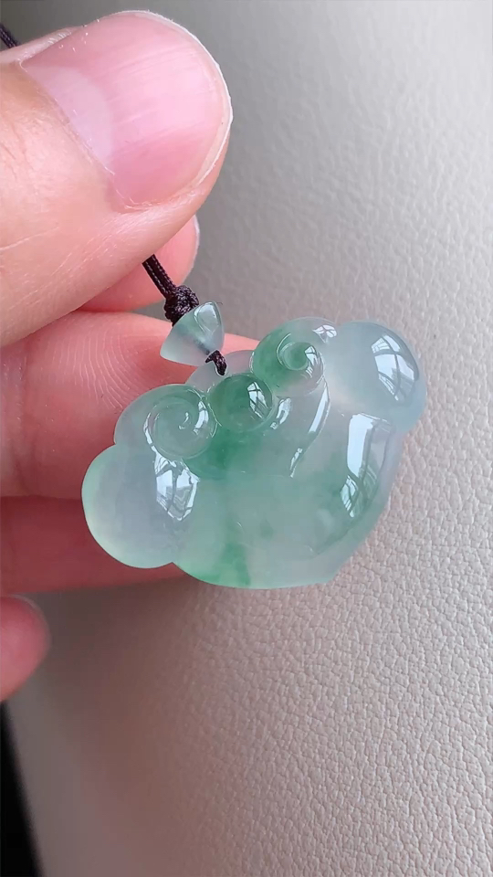 翡翠精品，如意头，冰种无裂，飘绿，尺寸27-18-6 aa93