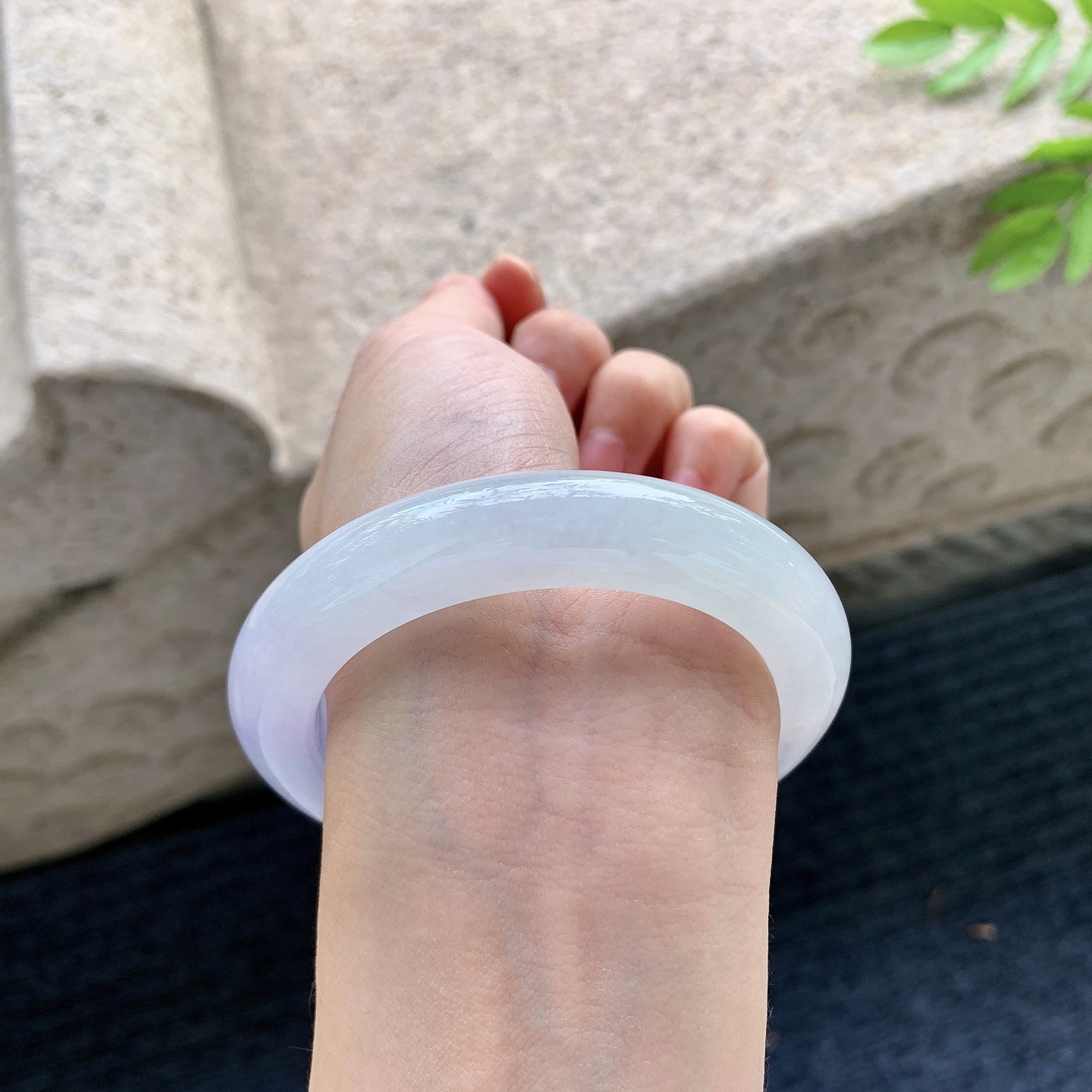 正圈54 55，圈口55/11.3/10，编码T1090430，描述冰糯，水润，种老，细腻，打灯有棉线