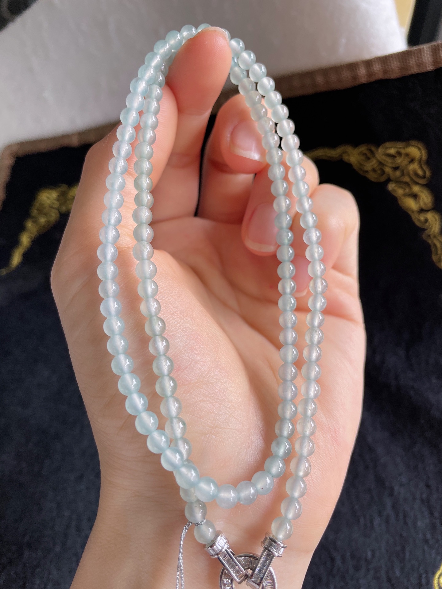 缅甸天然翡翠A货，冰种珠链，尺寸：4.3mm122颗。