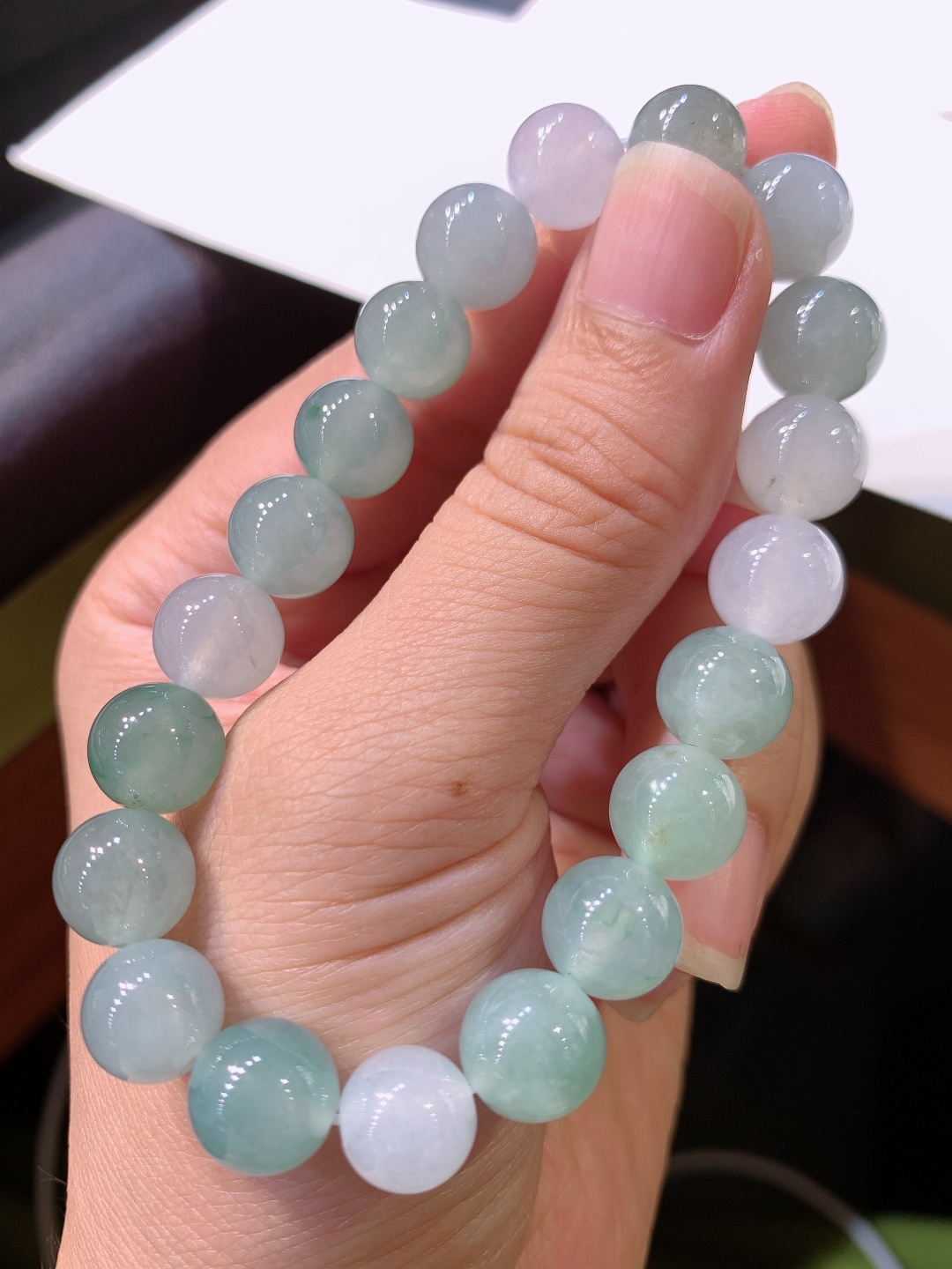 冰种珠珠手串，色彩柔和，珠体圆润，温婉雅致