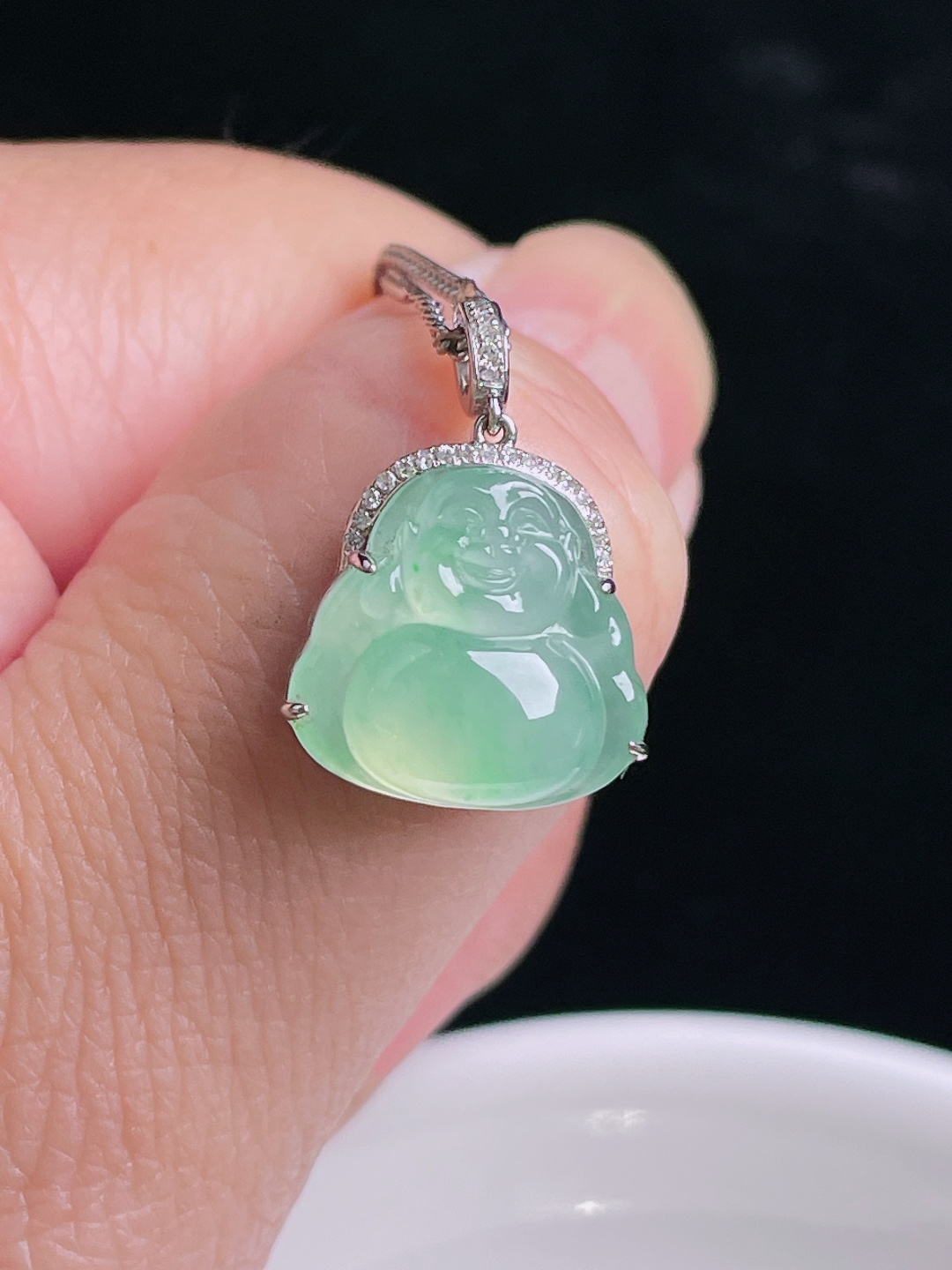 冰绿佛公，18k镶嵌，老种起光，细底通透，尺寸：22.6/15/7.7mm0903