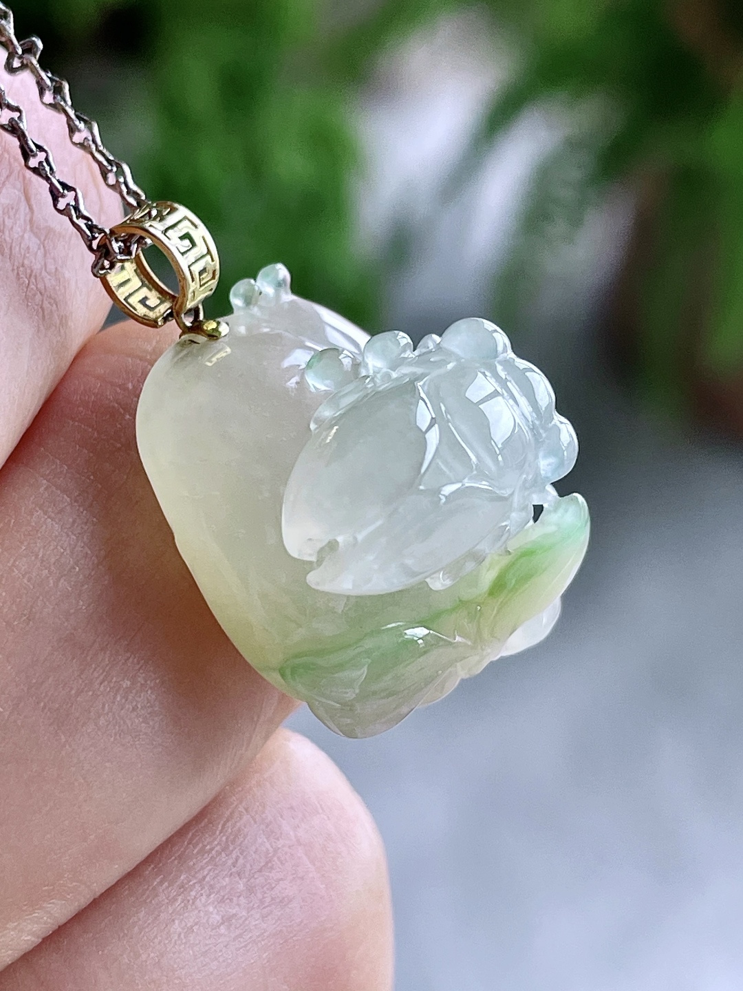 冰双彩黄加绿一鸣惊人吊坠,缅料18k金镶嵌,无裂,性比高超厚,整体25.3,裸石21.4-16-13.6,重量6.6克