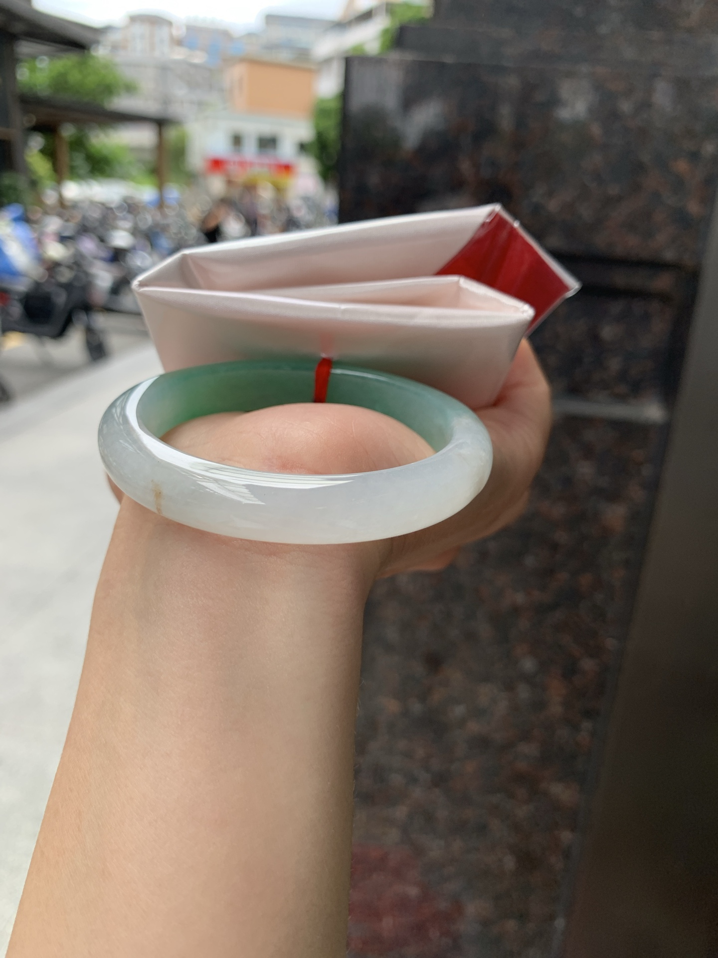 冰绿贵妃,打灯细棉纹,有沙眼微扣