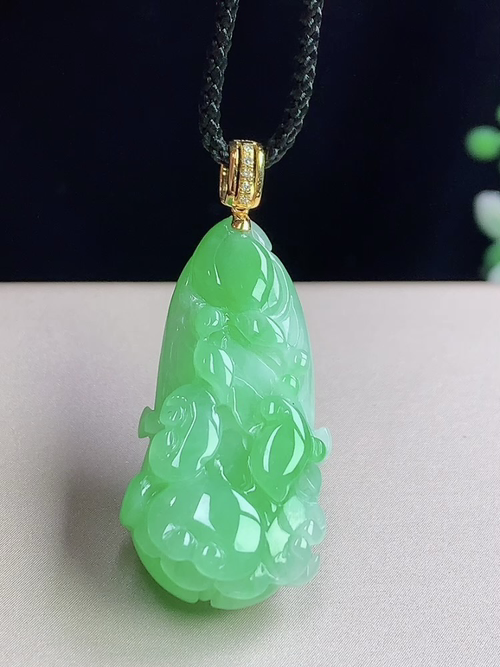 18k金镶飘绿百财聚来，尺寸30.4-15.6-9.5mm，j03ytf