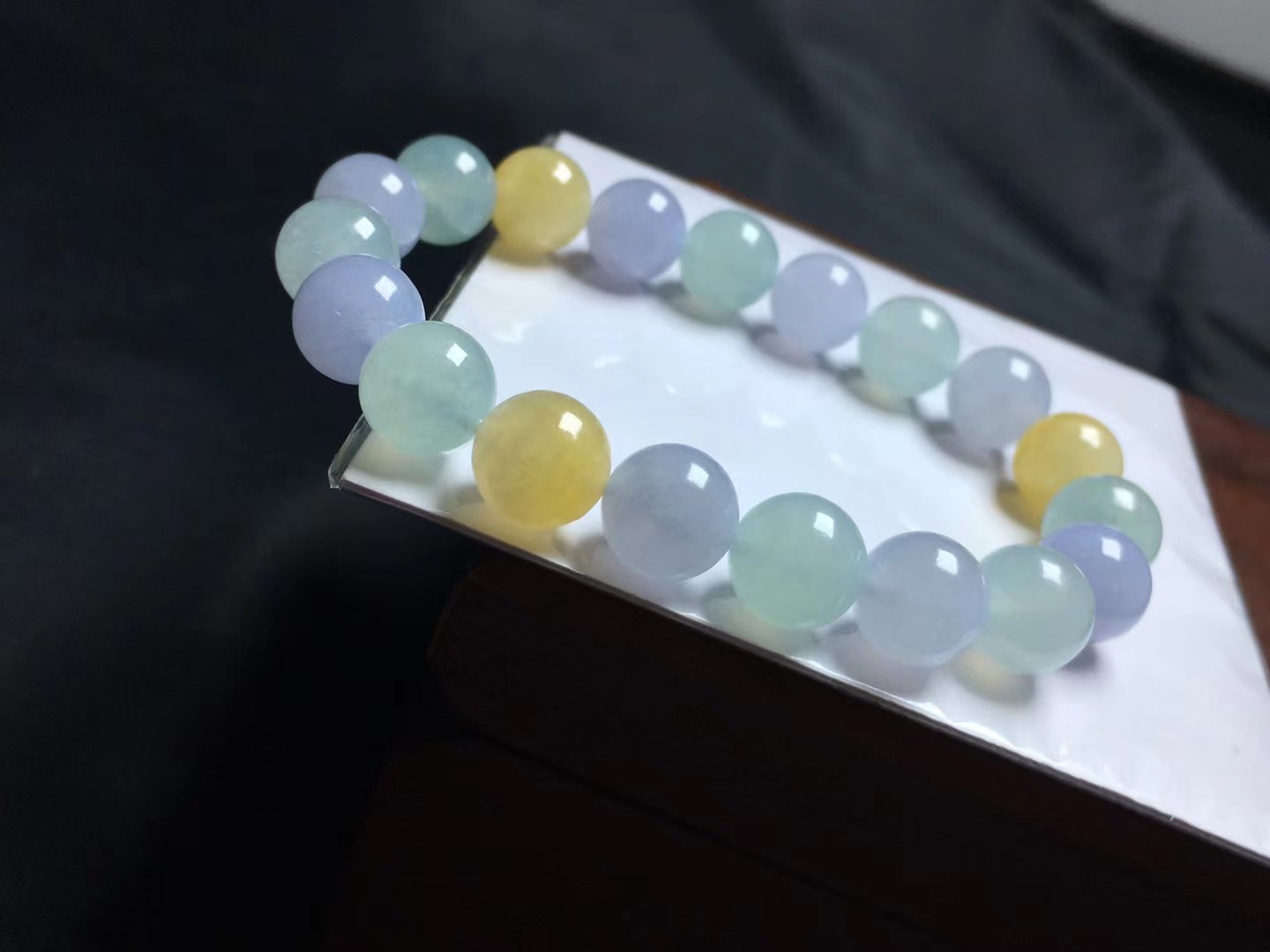 ️ ️马卡龙手串，卡10mm，19颗，种好，玉质细腻，色彩清新，颗颗精选，度极高