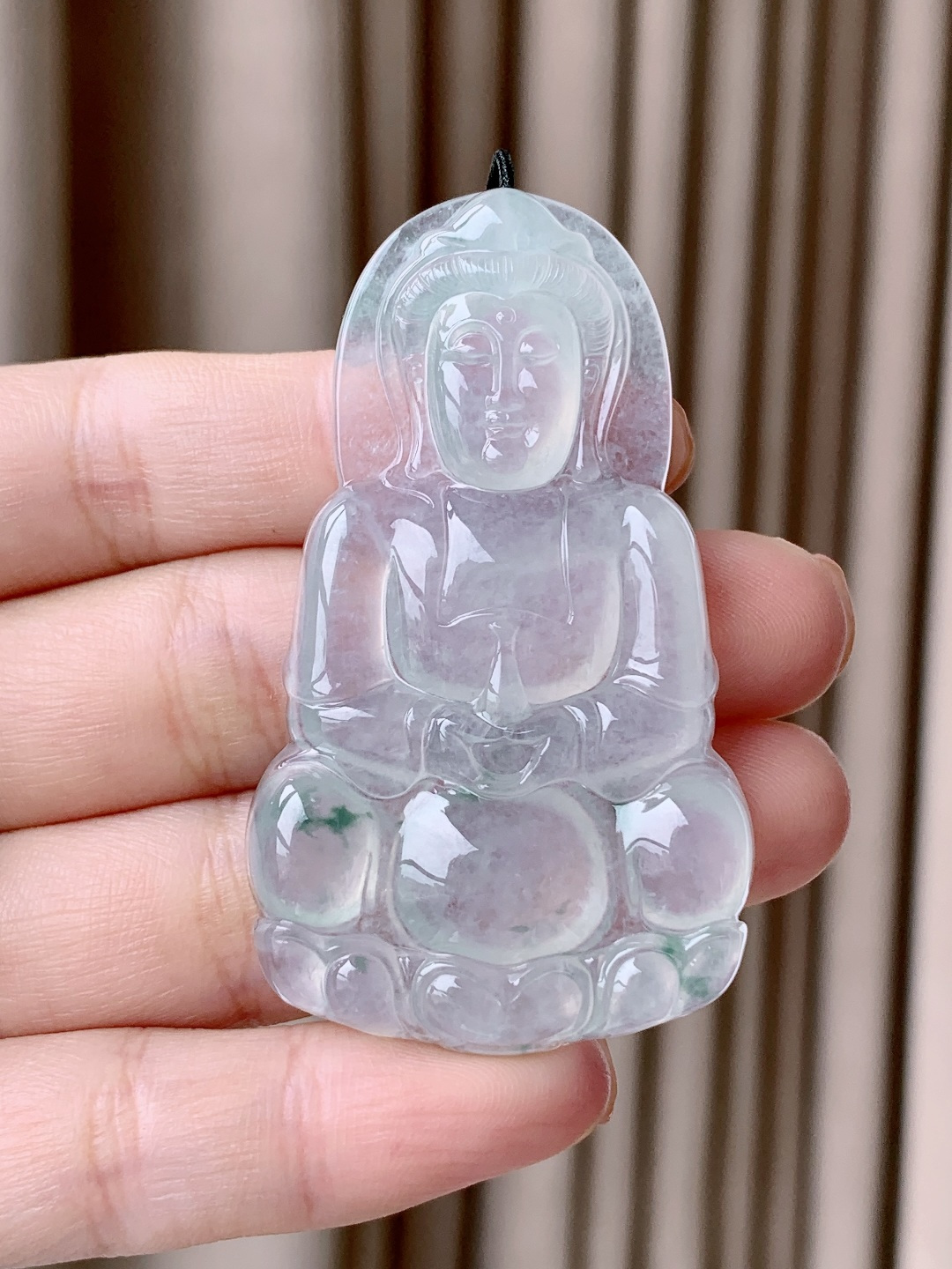 冰飘花大正装观音吊坠，缅料，性比高，净瓶观音，无裂，冰透，厚装，尺寸60.4-35.3-6.4，重量22.1克