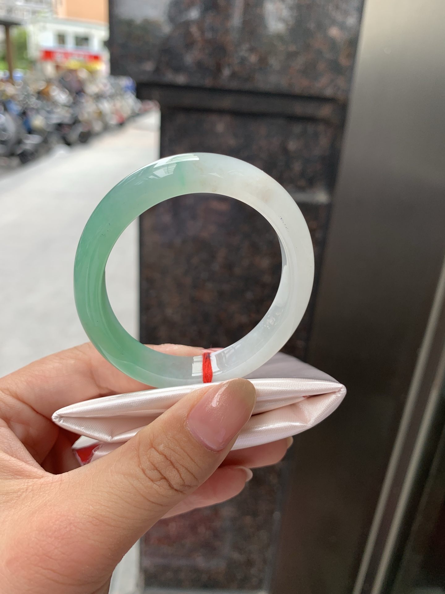 冰绿贵妃,打灯细棉纹,有沙眼微扣